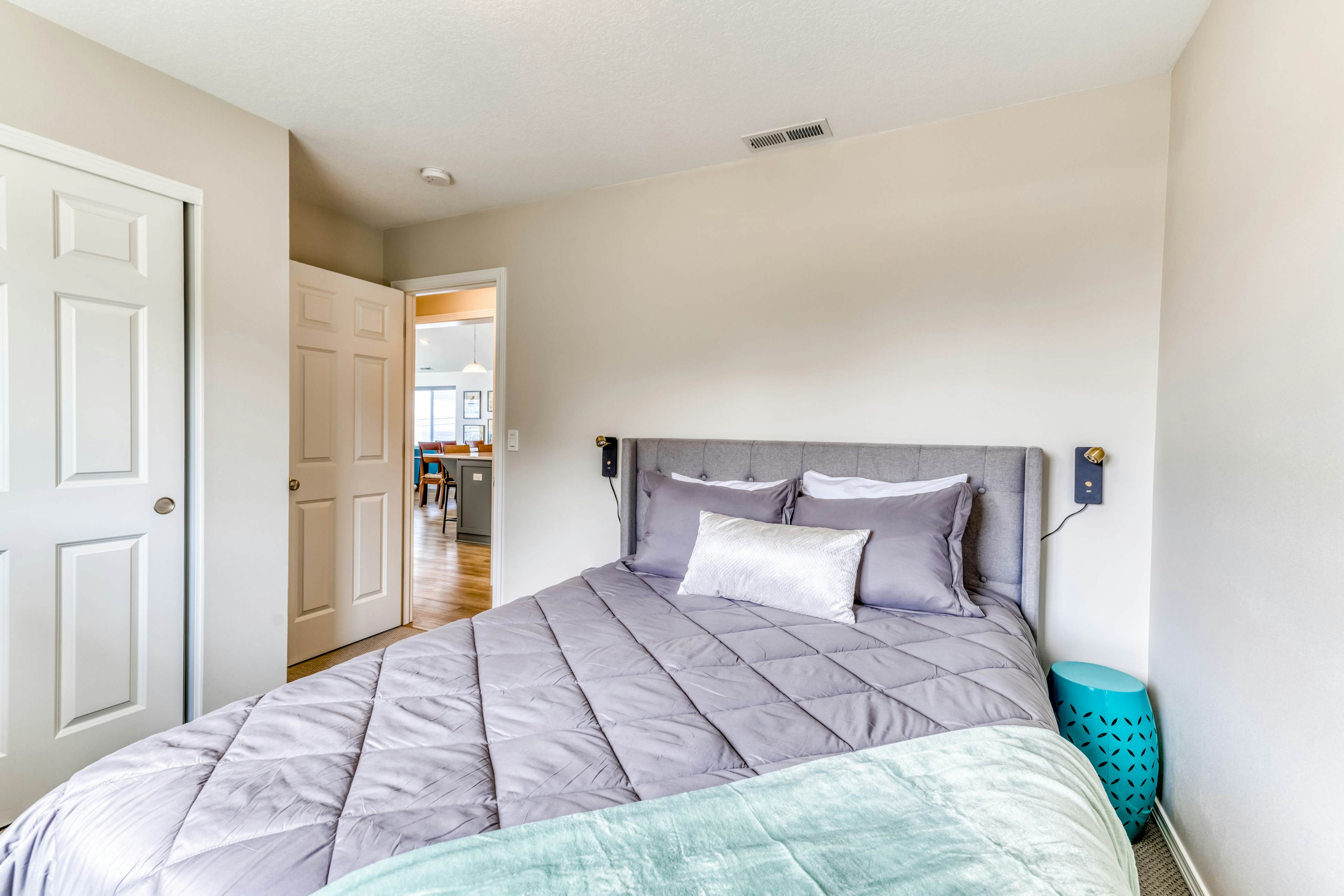 Oceanfront, dog-friendly home with hot tub & huge view - steps to beach access