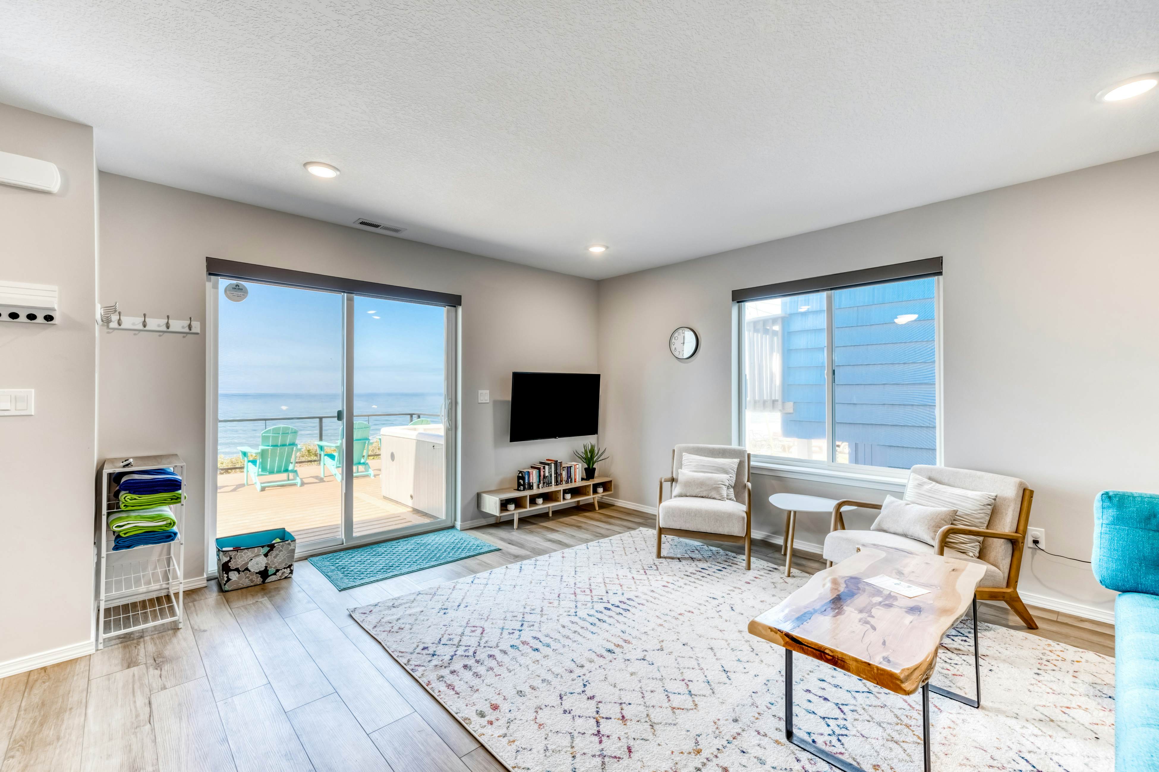 Oceanfront, dog-friendly home with hot tub & huge view - steps to beach access