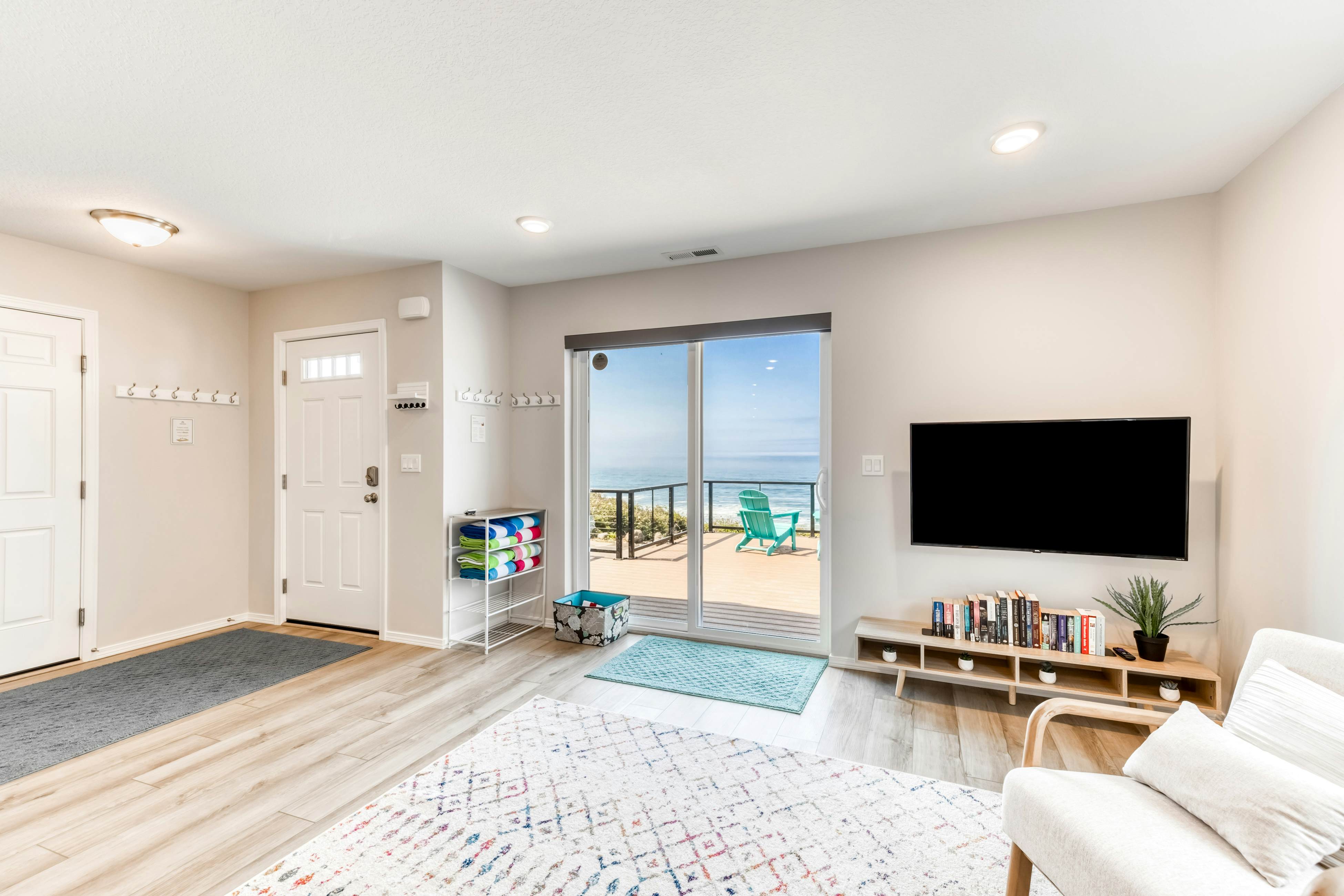 Oceanfront, dog-friendly home with hot tub & huge view - steps to beach access