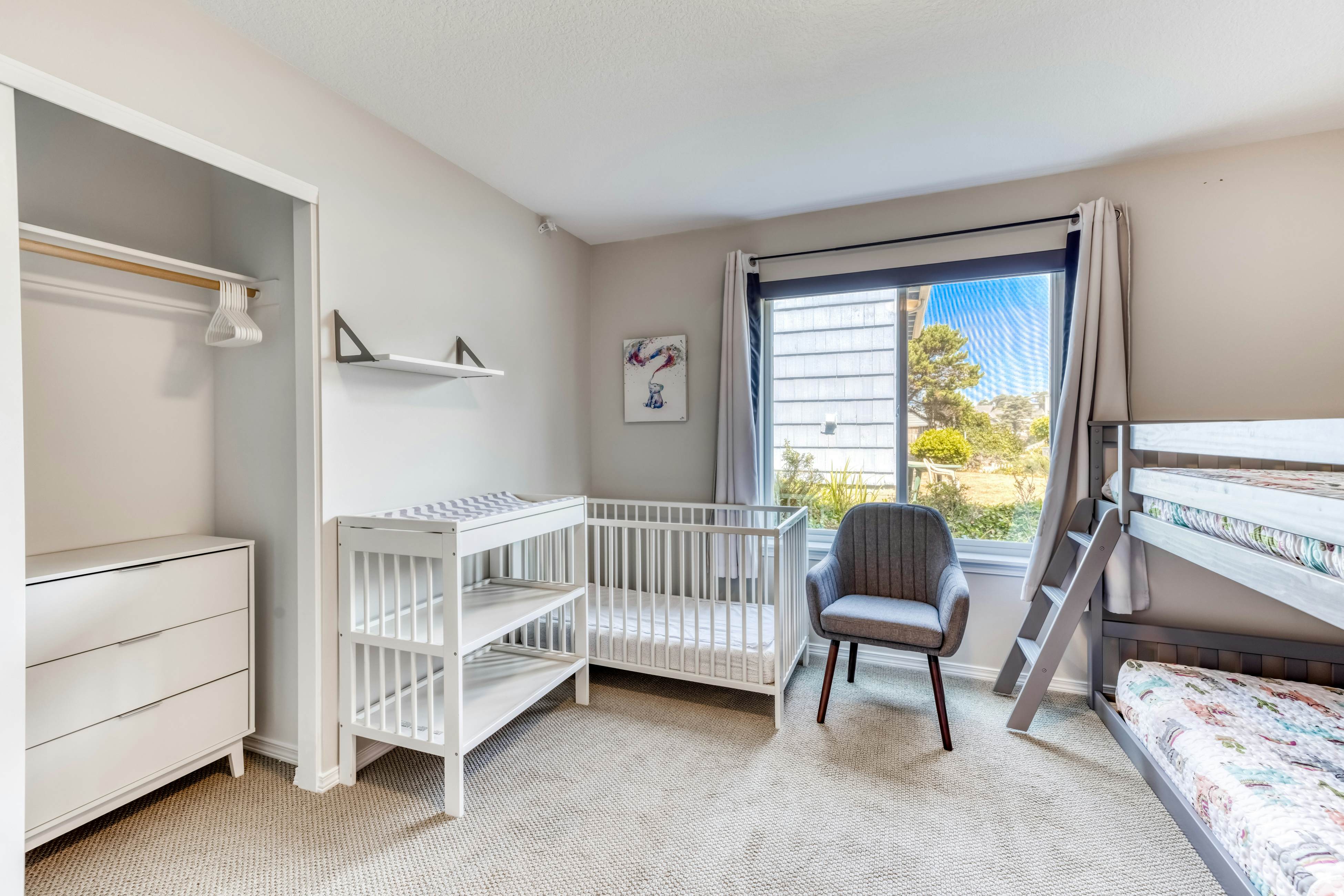 Oceanfront, dog-friendly home with hot tub & huge view - steps to beach access