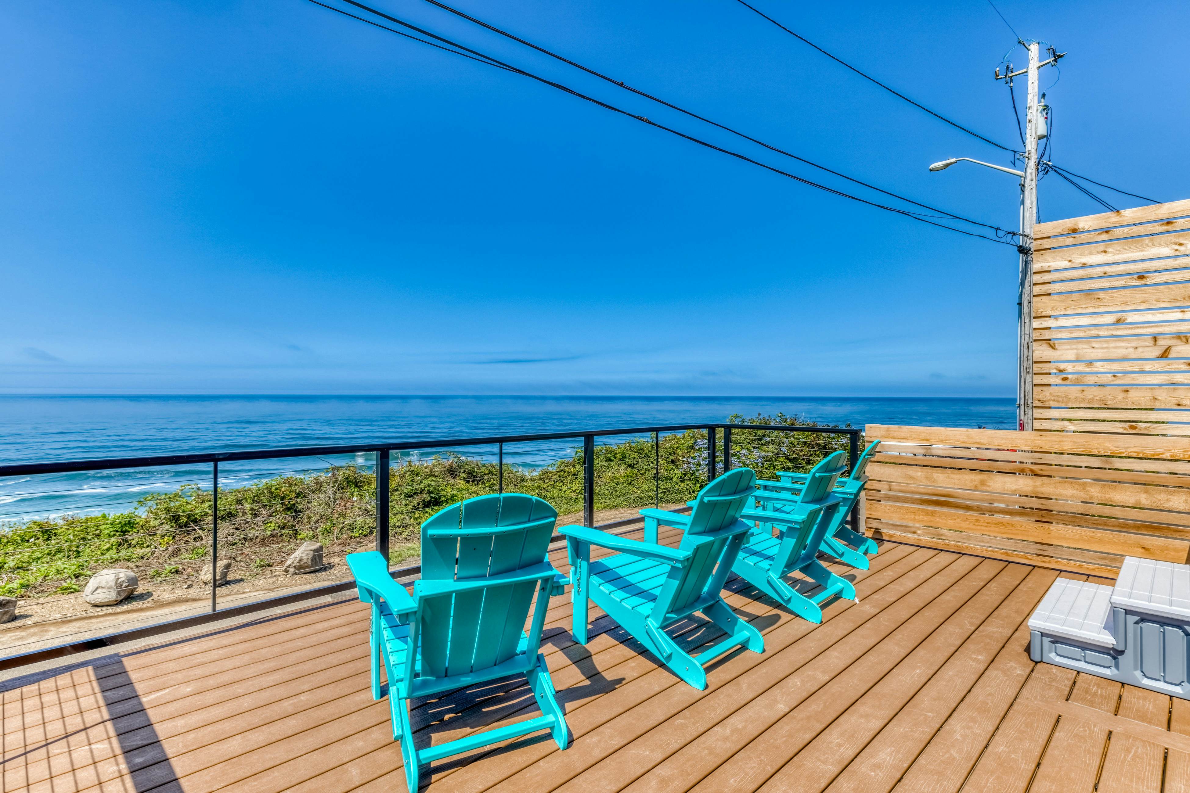 Oceanfront, dog-friendly home with hot tub & huge view - steps to beach access