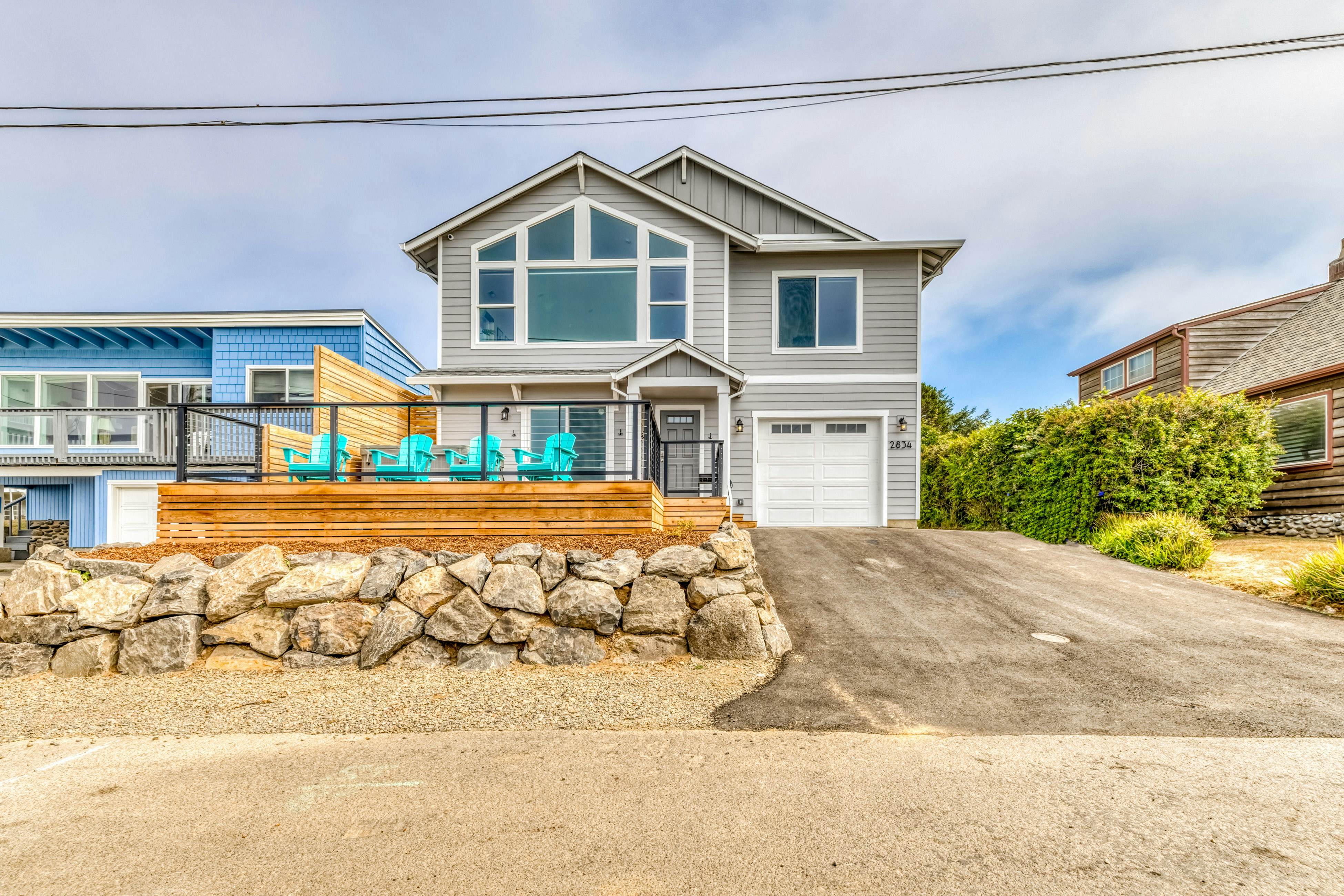 Oceanfront, dog-friendly home with hot tub & huge view - steps to beach access