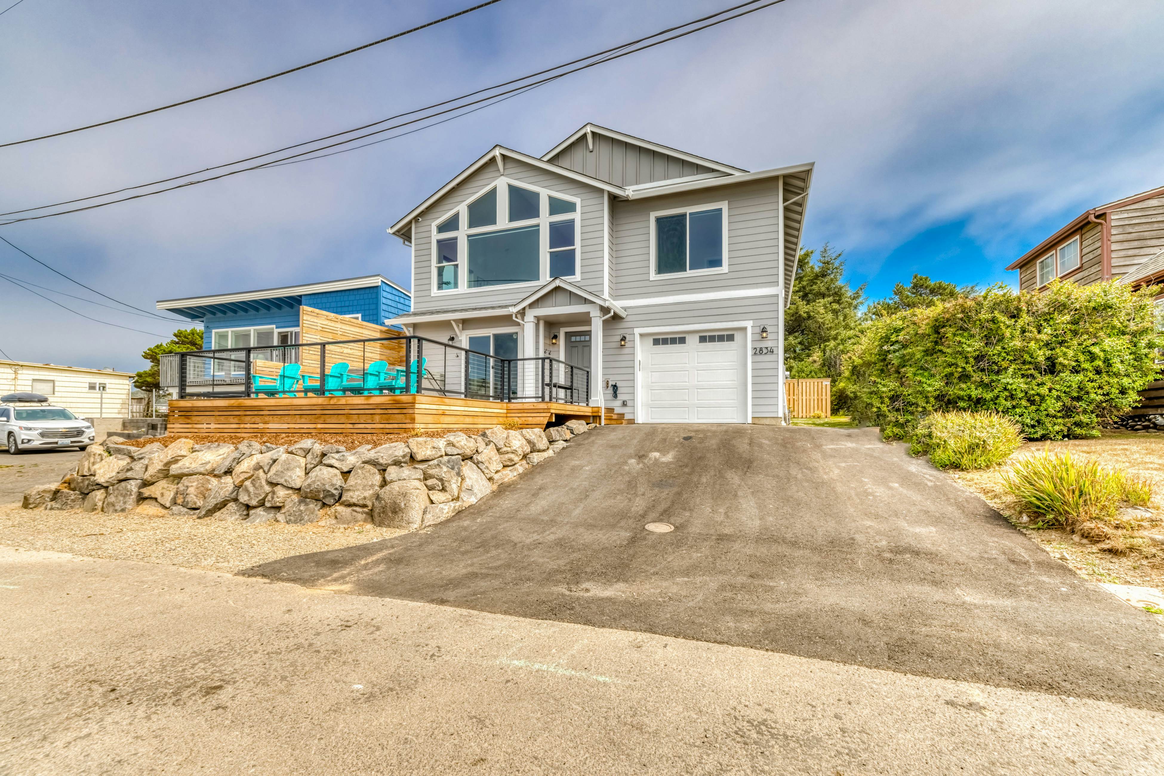 Oceanfront, dog-friendly home with hot tub & huge view - steps to beach access