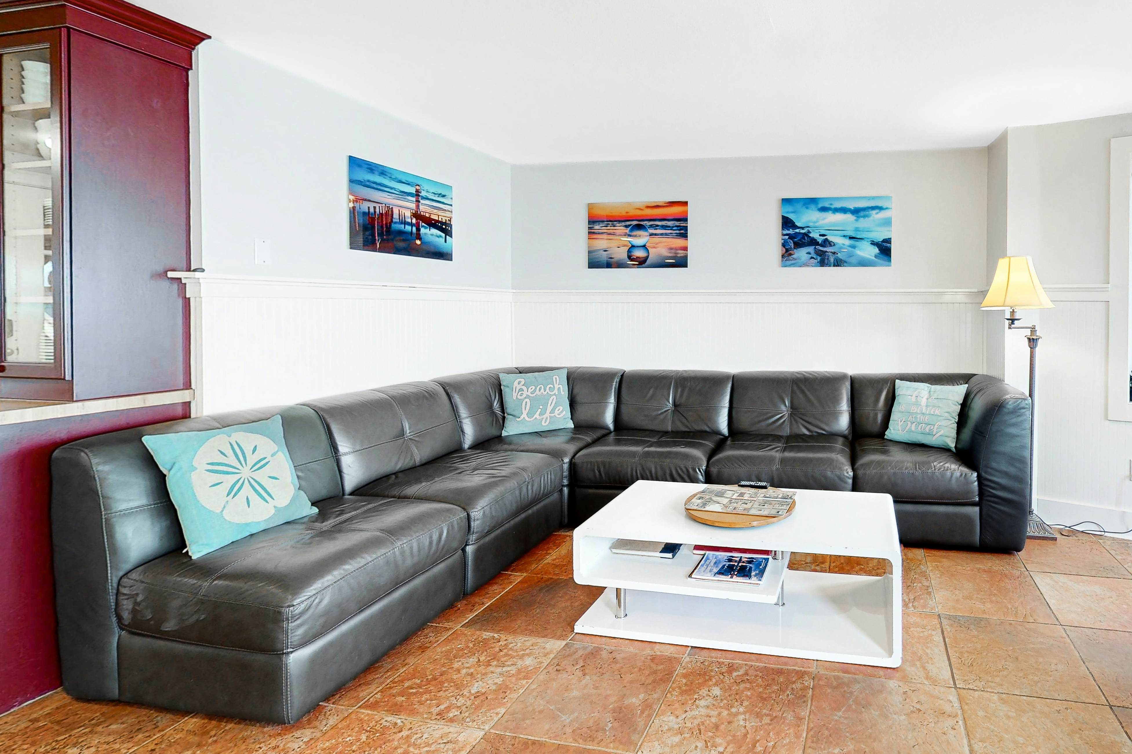 Charming, dog-friendly historical home with gorgeous ocean views