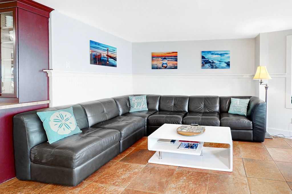 Charming dog friendly historical home with gorgeous ocean views