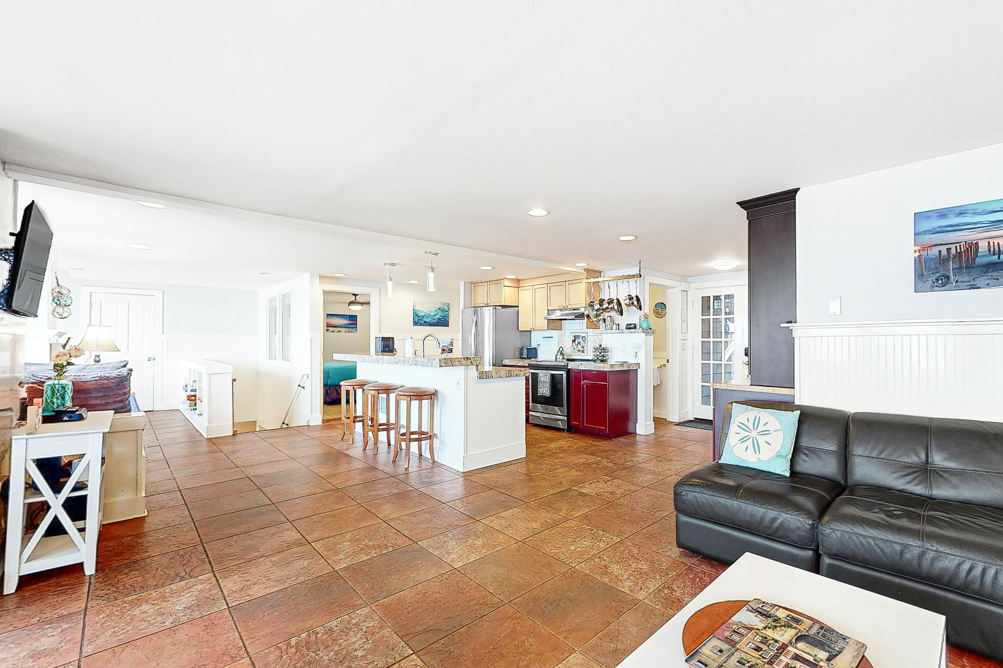 Charming, dog-friendly historical home with gorgeous ocean views