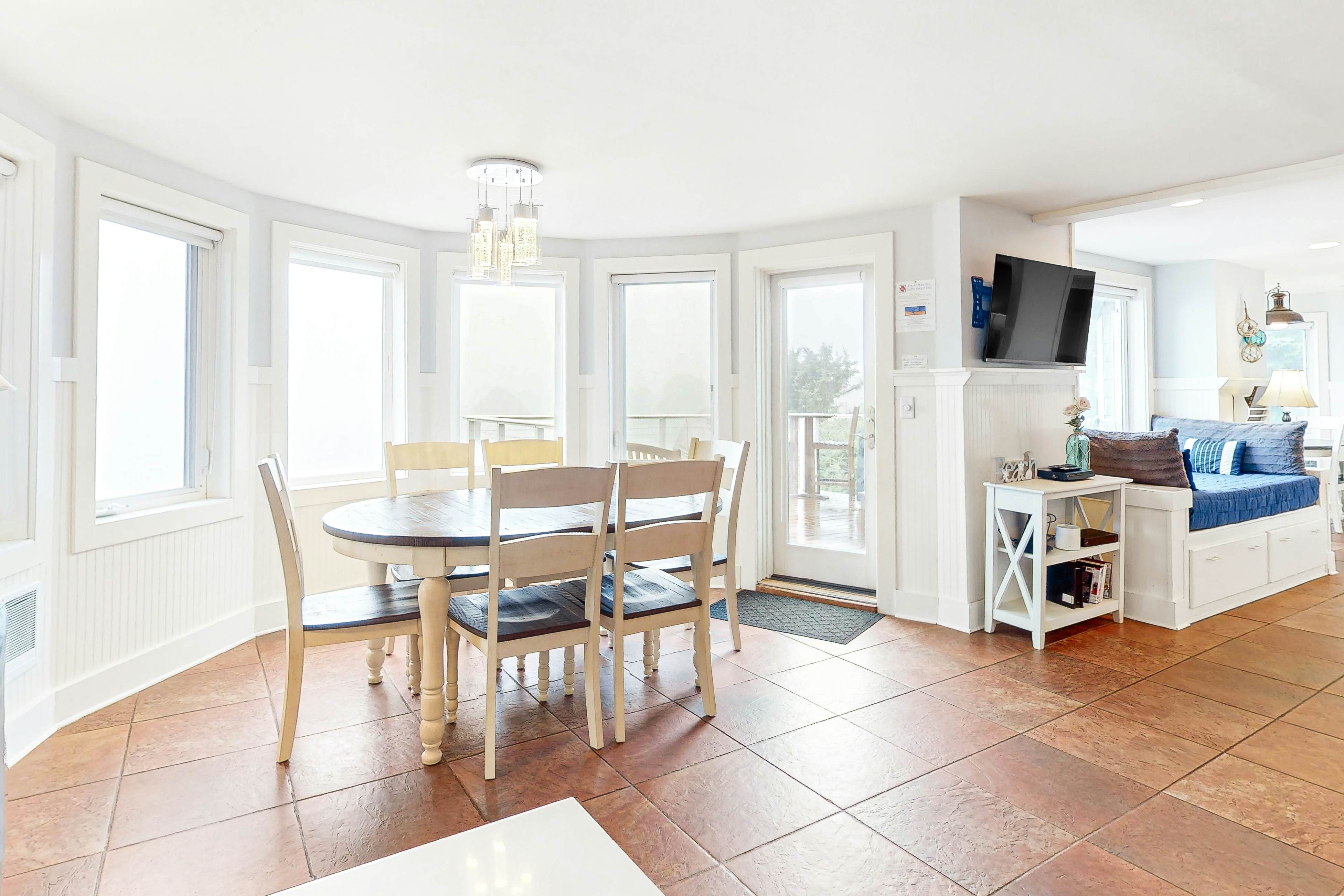 Charming, dog-friendly historical home with gorgeous ocean views