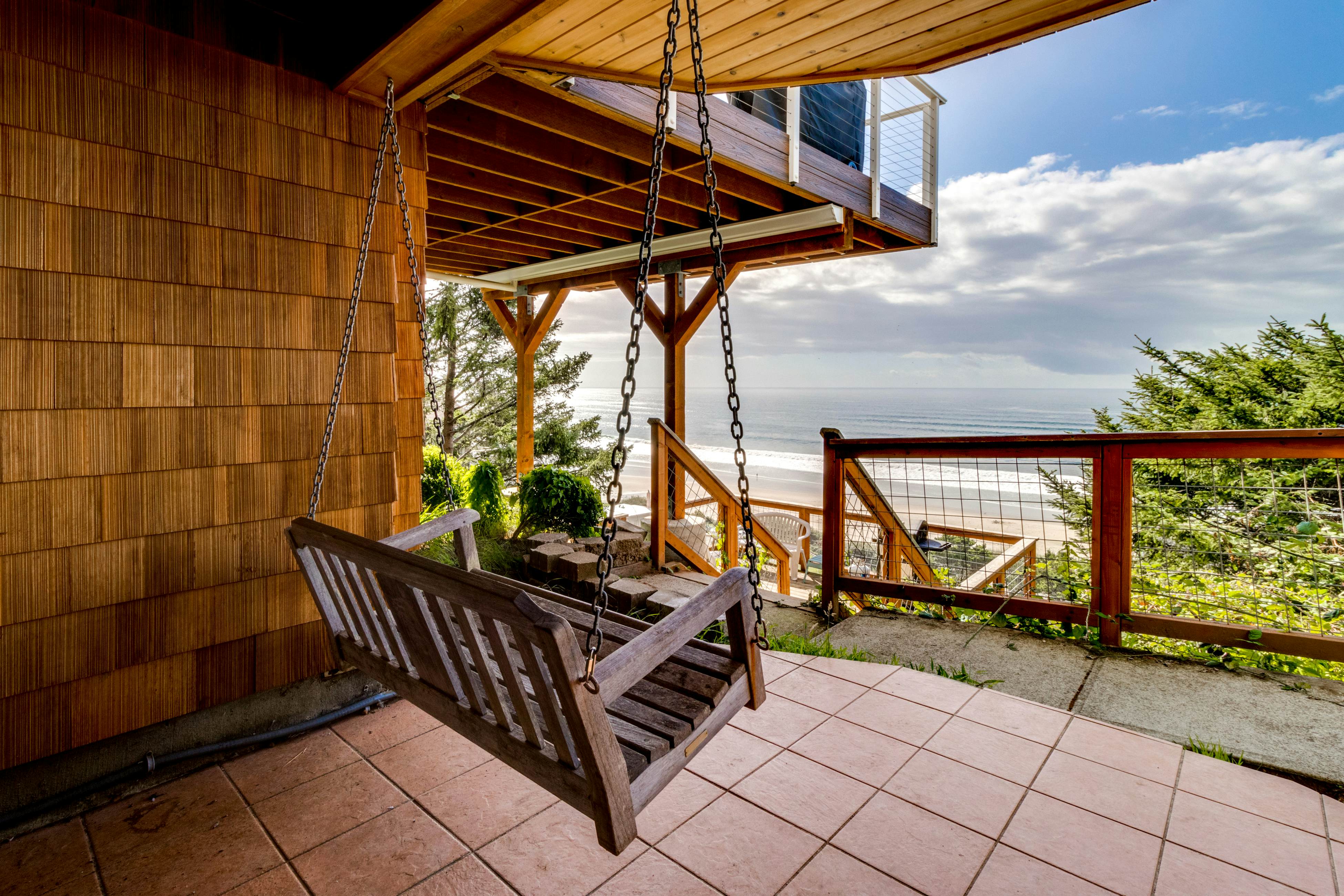 Charming, dog-friendly historical home with gorgeous ocean views