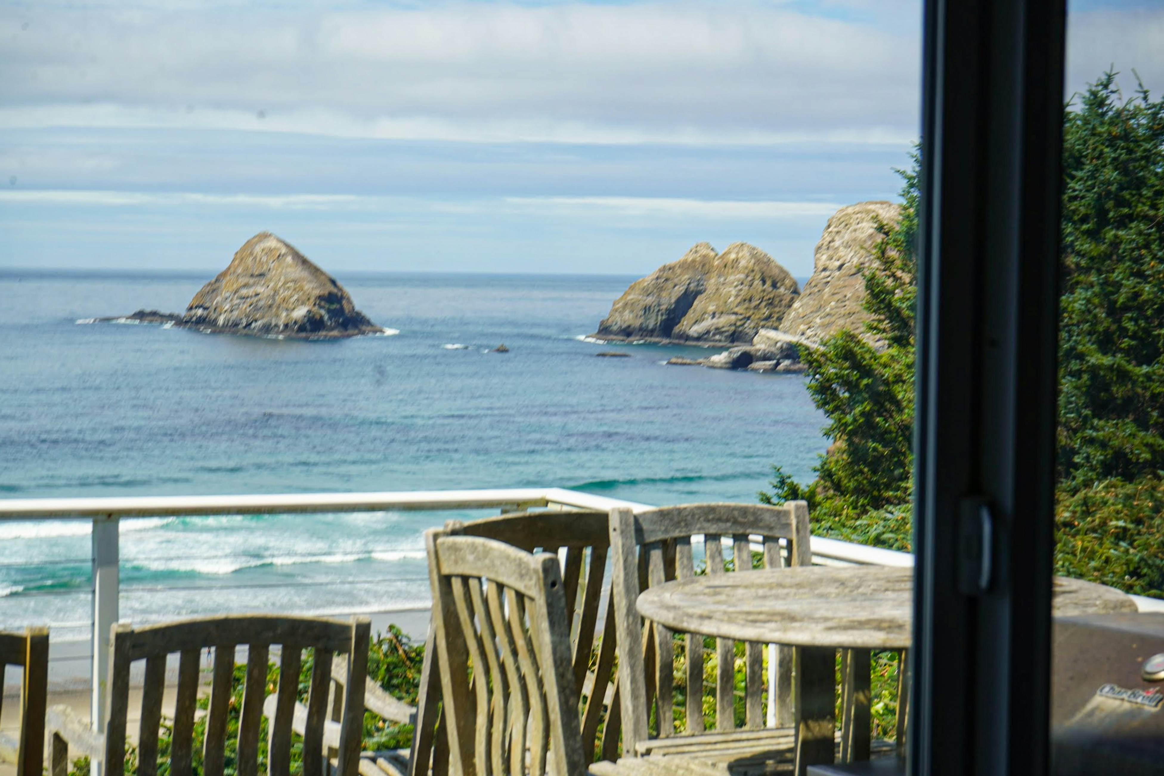 Charming, dog-friendly historical home with gorgeous ocean views