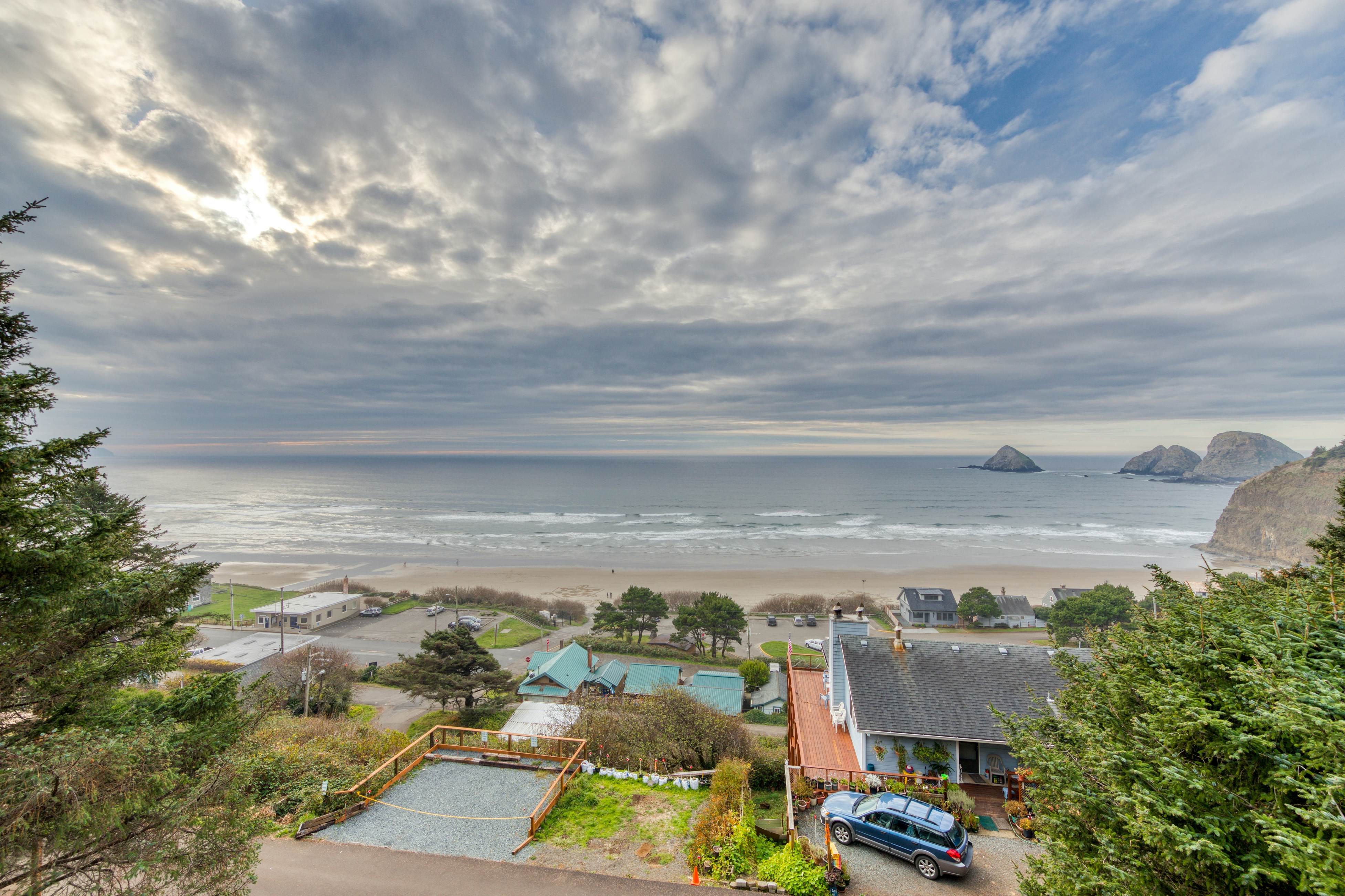 Charming, dog-friendly historical home with gorgeous ocean views