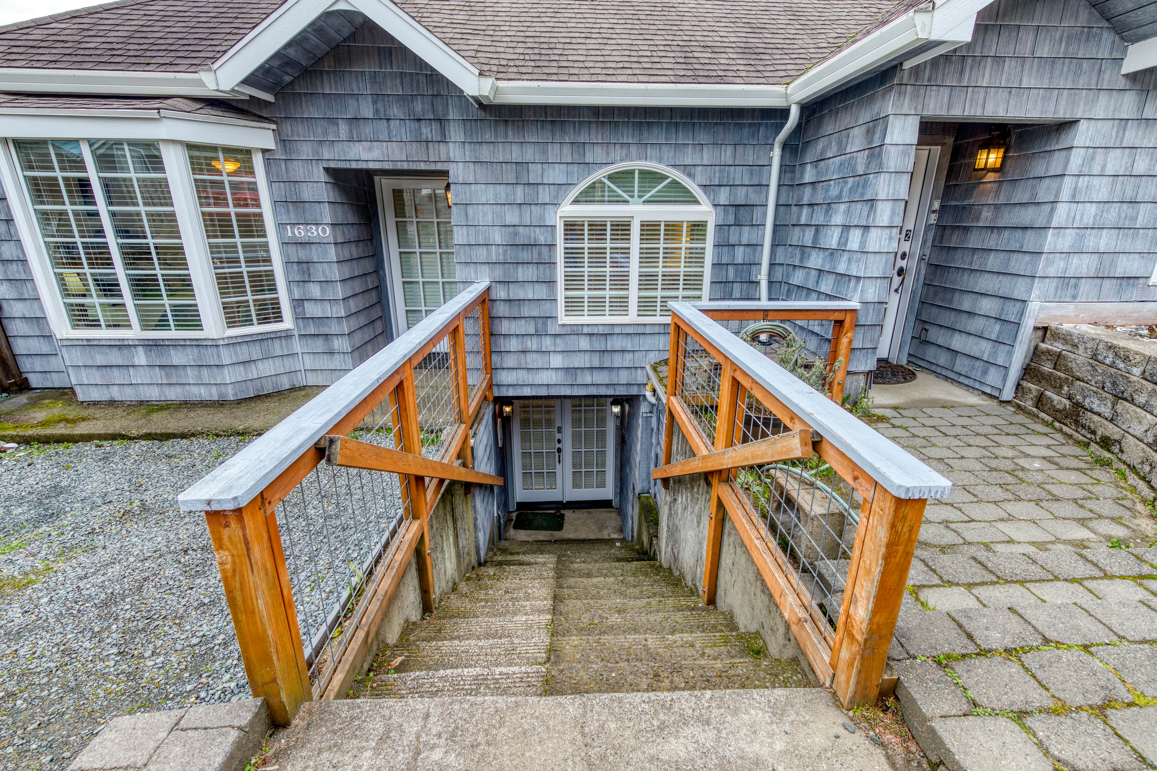 Charming, dog-friendly historical home with gorgeous ocean views