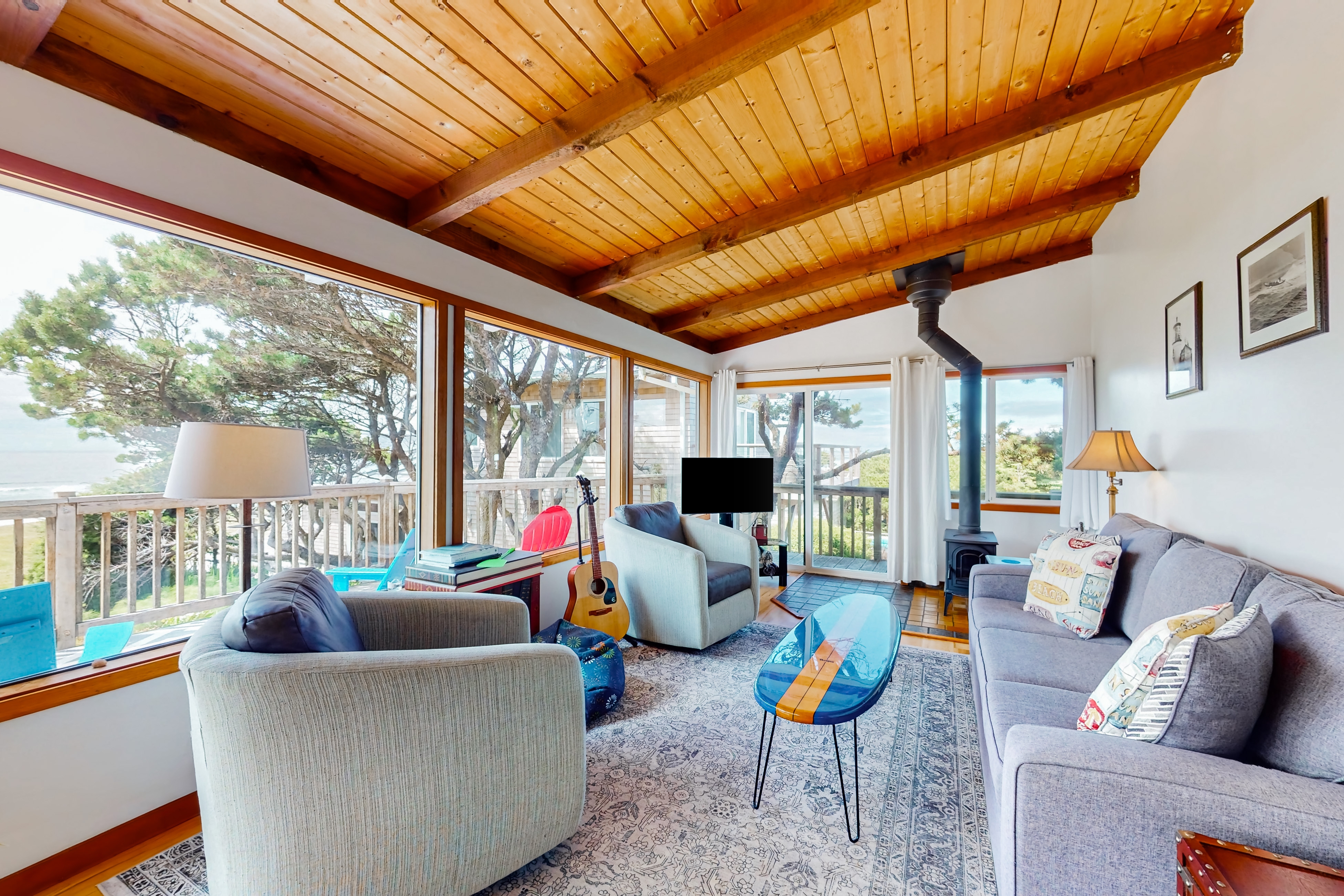 Oceanfront cottage with hot tub beach access fireplace and WiFi Dog friendly