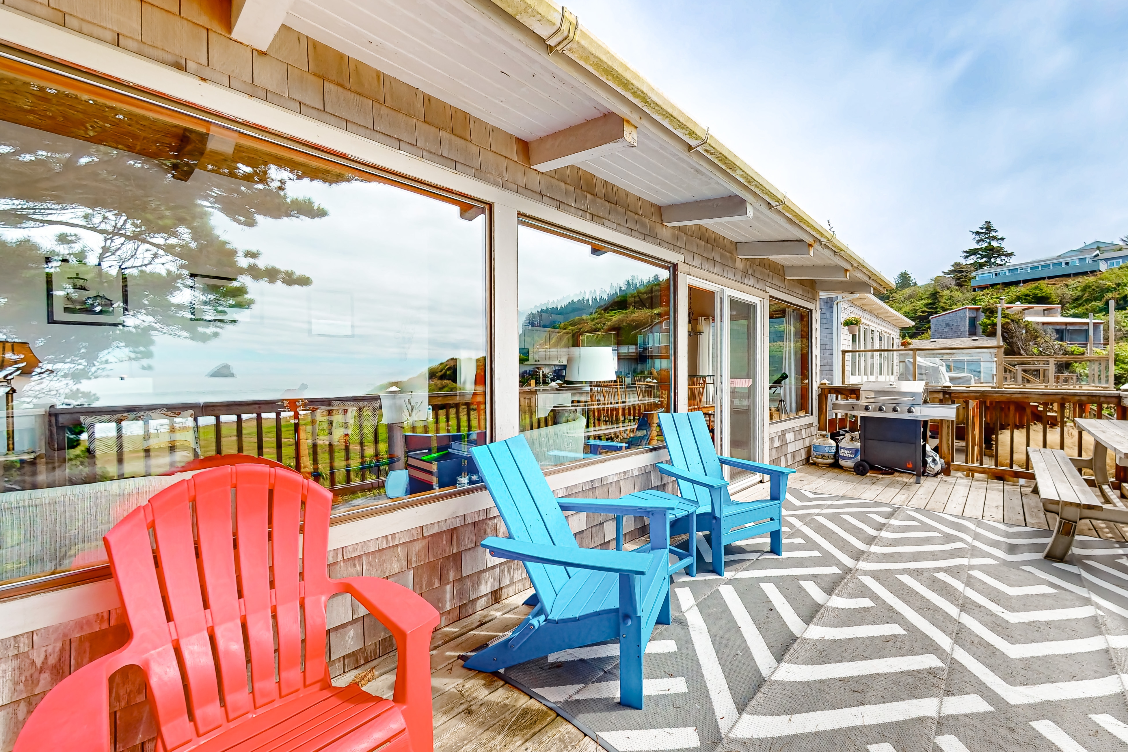 Oceanfront cottage with hot tub beach access fireplace and WiFi Dog friendly