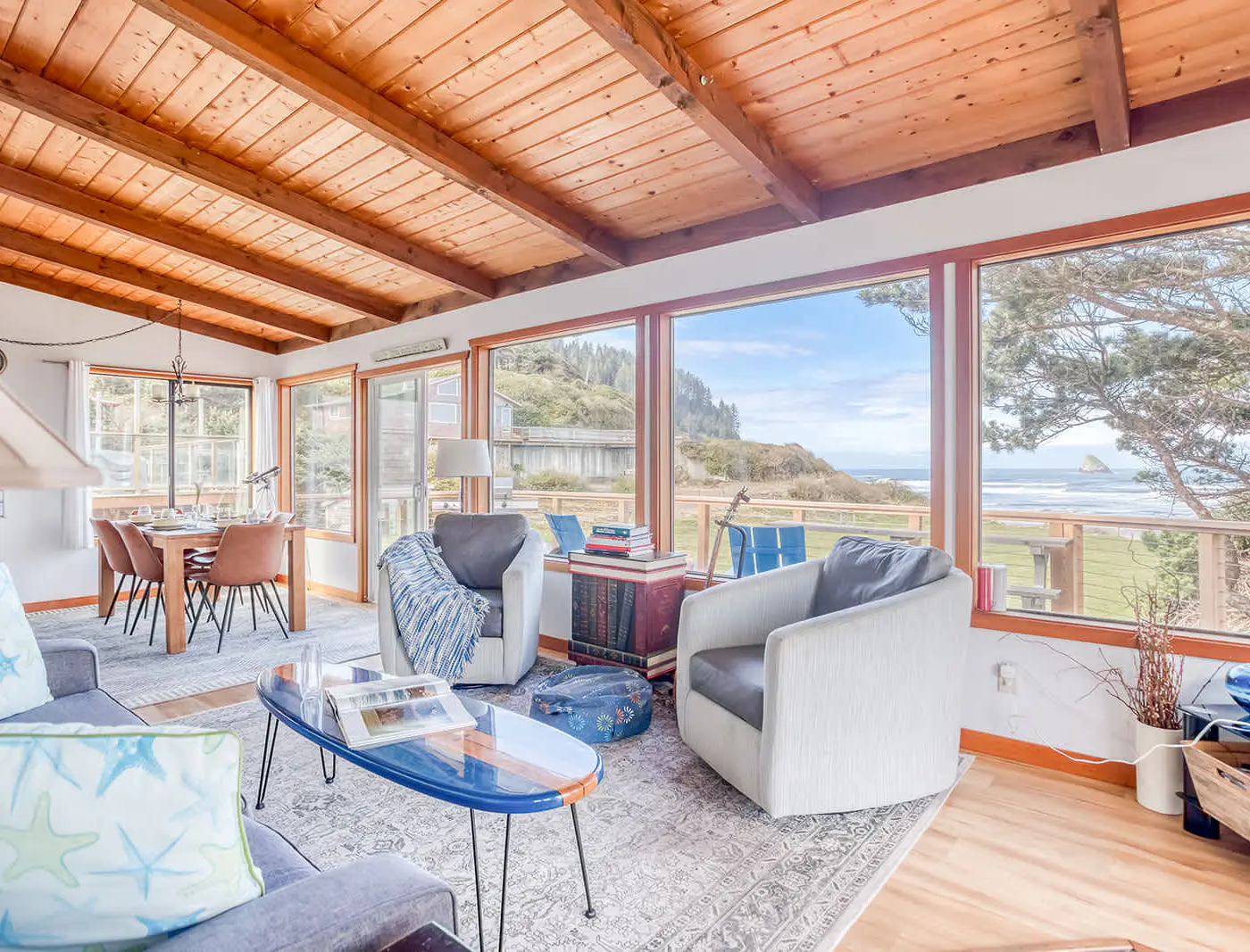Oceanfront cottage with hot tub beach access fireplace and WiFi Dog friendly