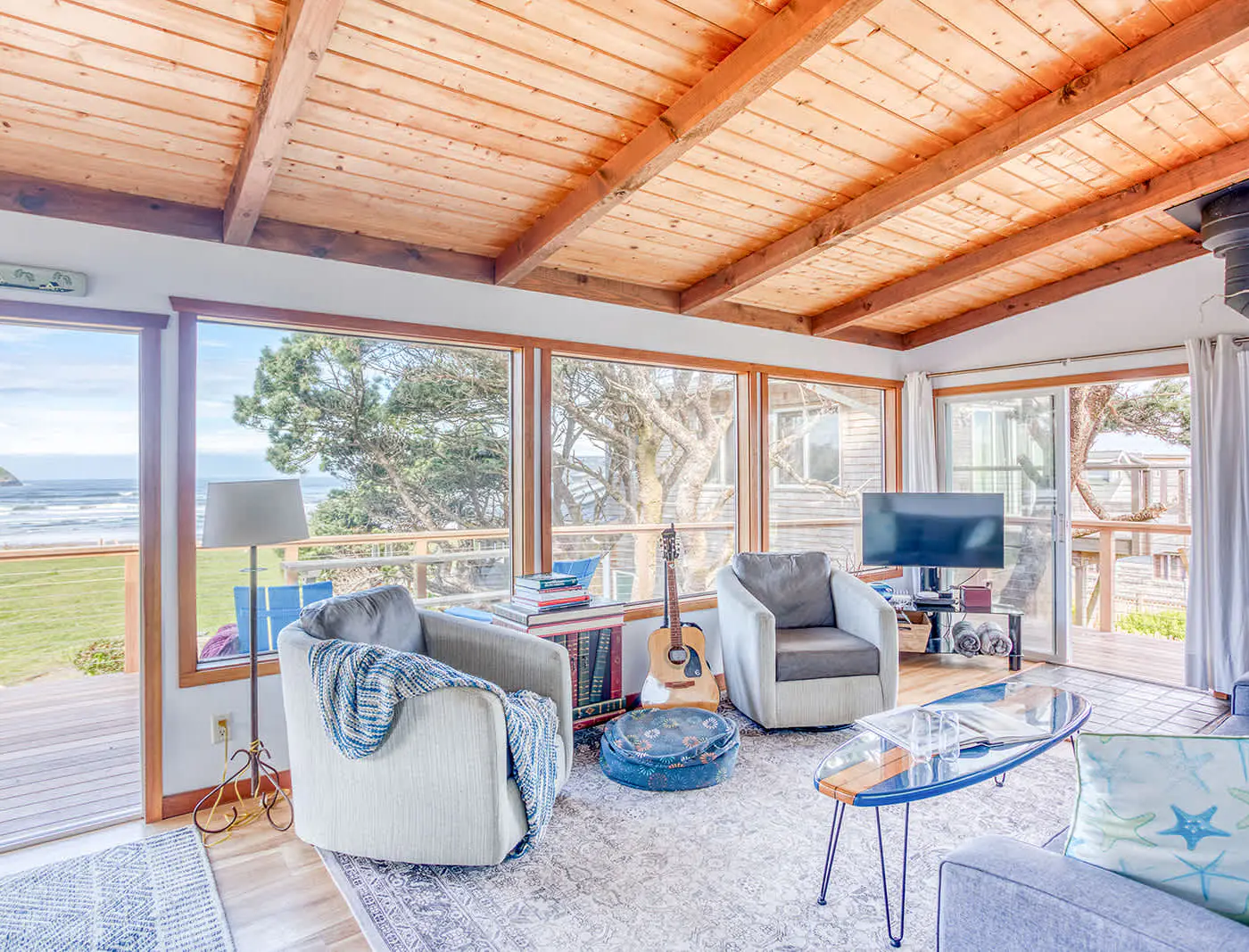 Oceanfront cottage with hot tub beach access fireplace and WiFi Dog friendly