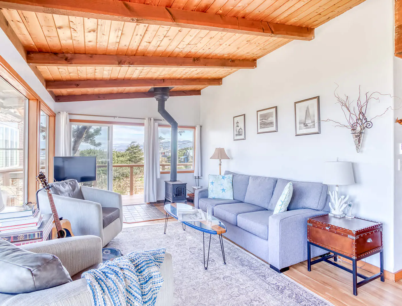 Oceanfront cottage with hot tub beach access fireplace and WiFi Dog friendly