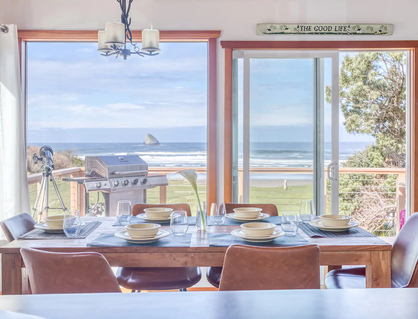 Oceanfront cottage with hot tub beach access fireplace and WiFi Dog friendly