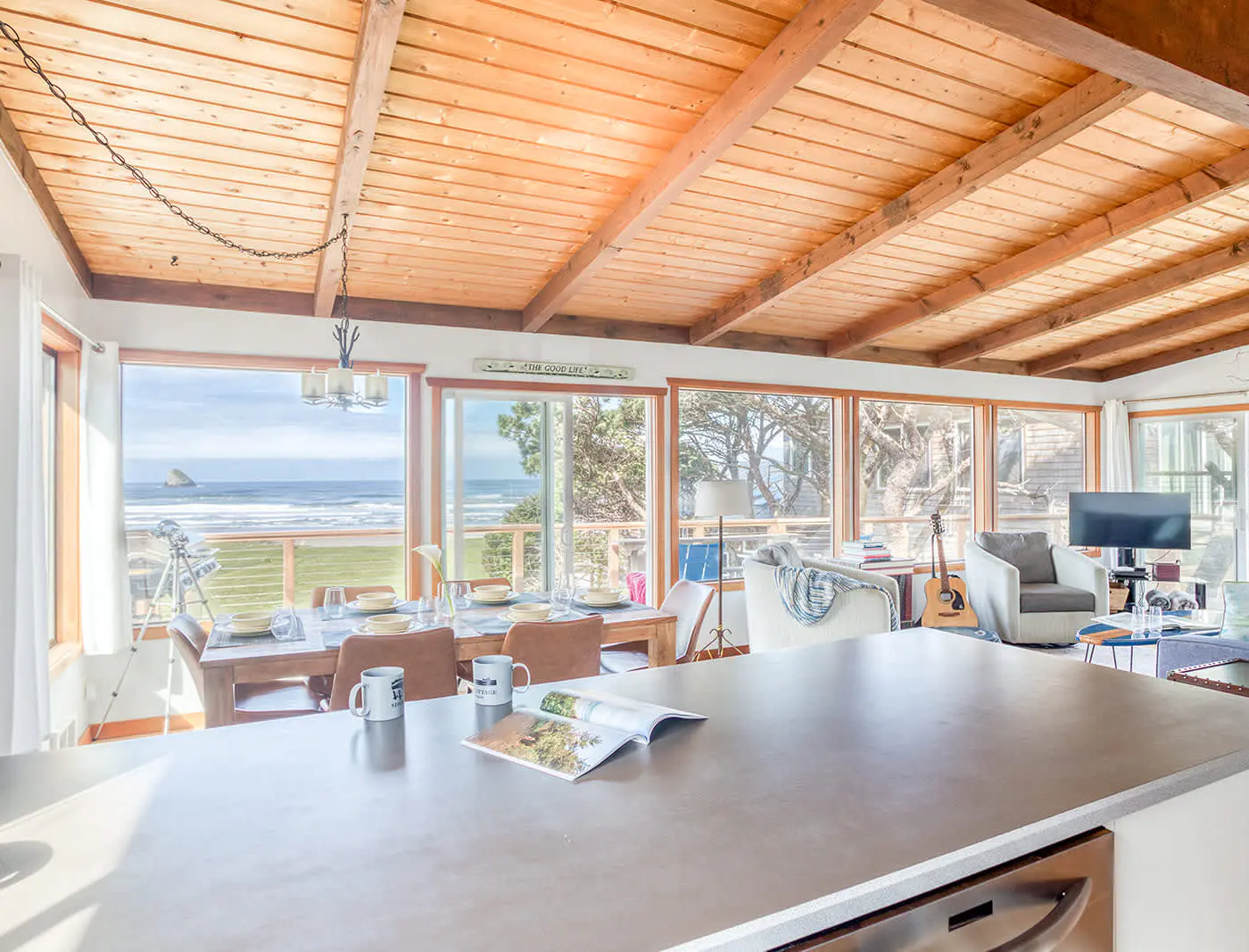 Oceanfront cottage with hot tub beach access fireplace and WiFi Dog friendly