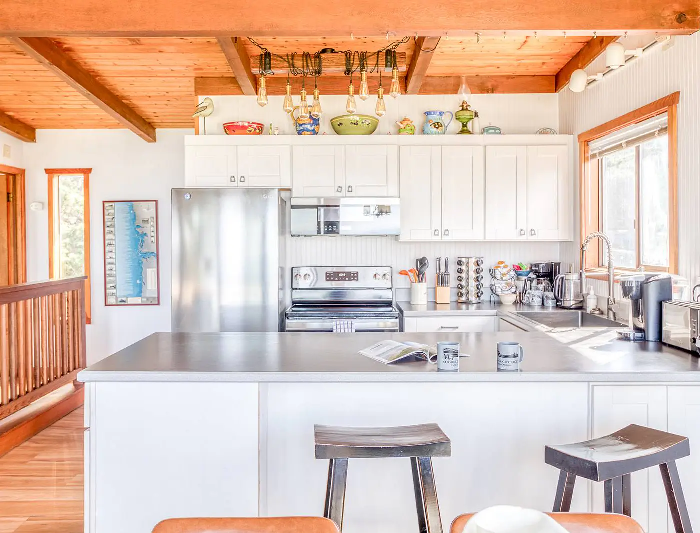 Oceanfront cottage with hot tub beach access fireplace and WiFi Dog friendly