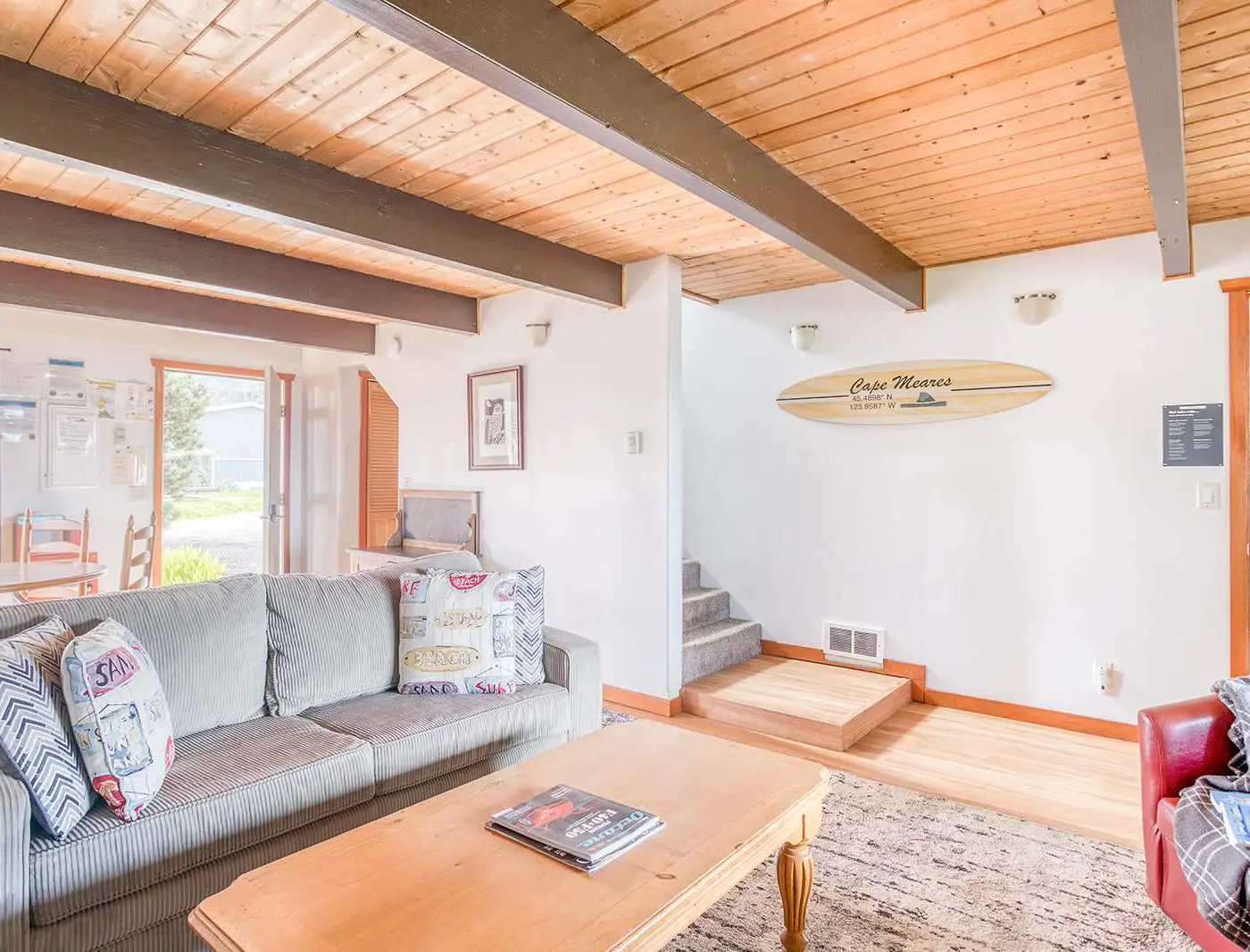 Oceanfront cottage with hot tub beach access fireplace and WiFi Dog friendly