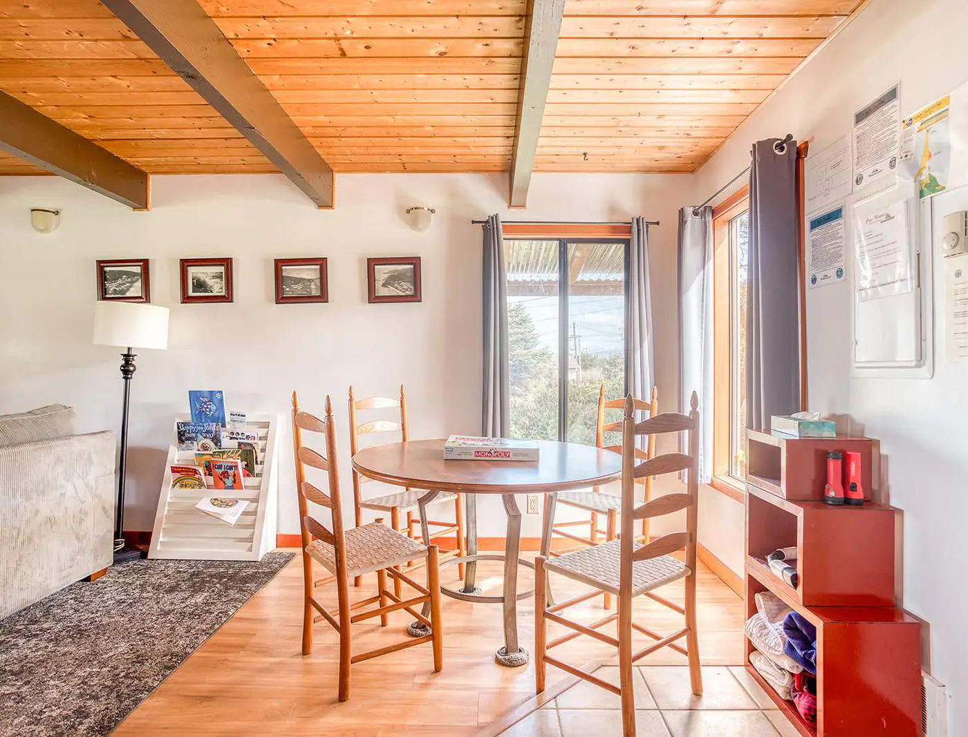 Oceanfront cottage with hot tub beach access fireplace and WiFi Dog friendly