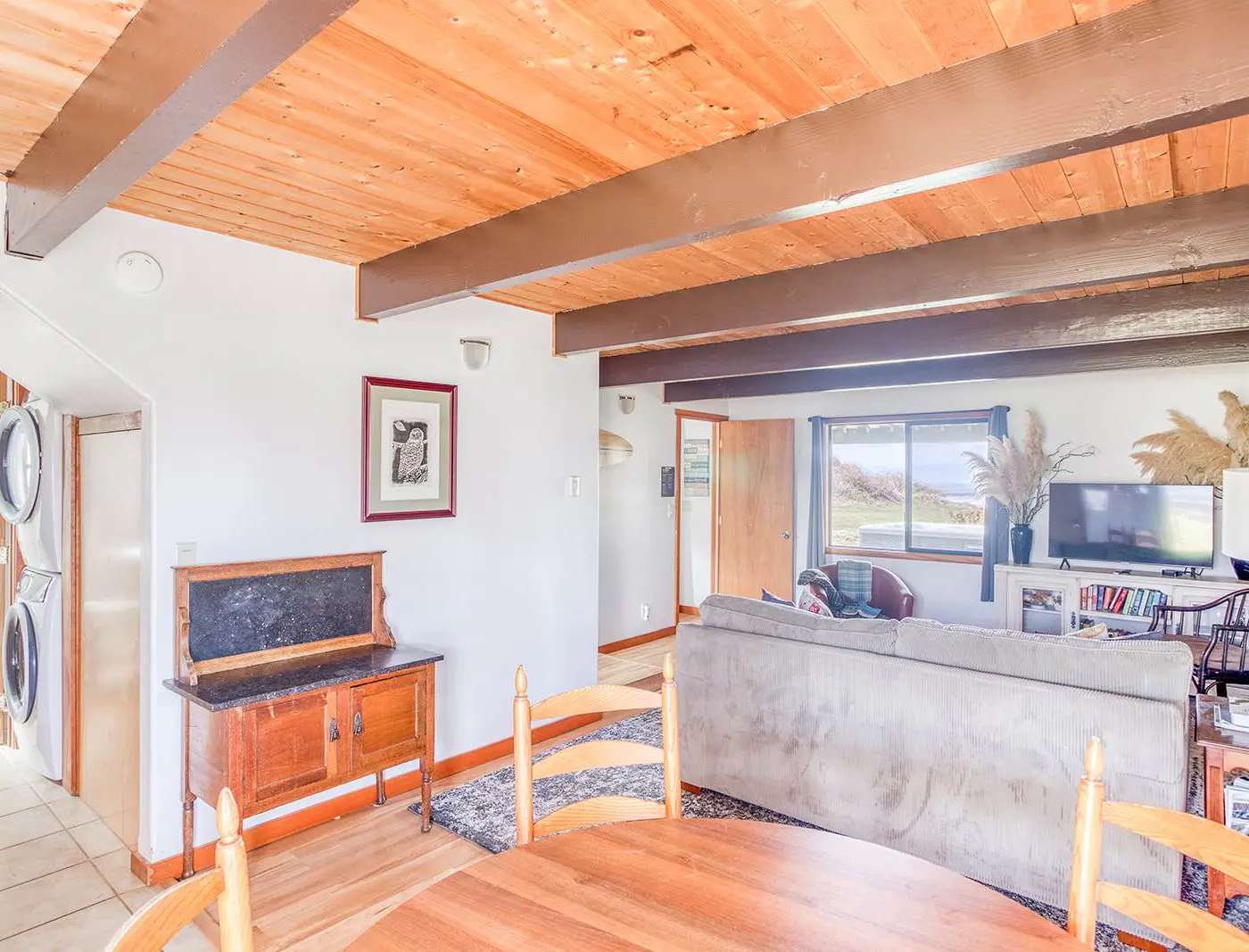 Oceanfront cottage with hot tub beach access fireplace and WiFi Dog friendly