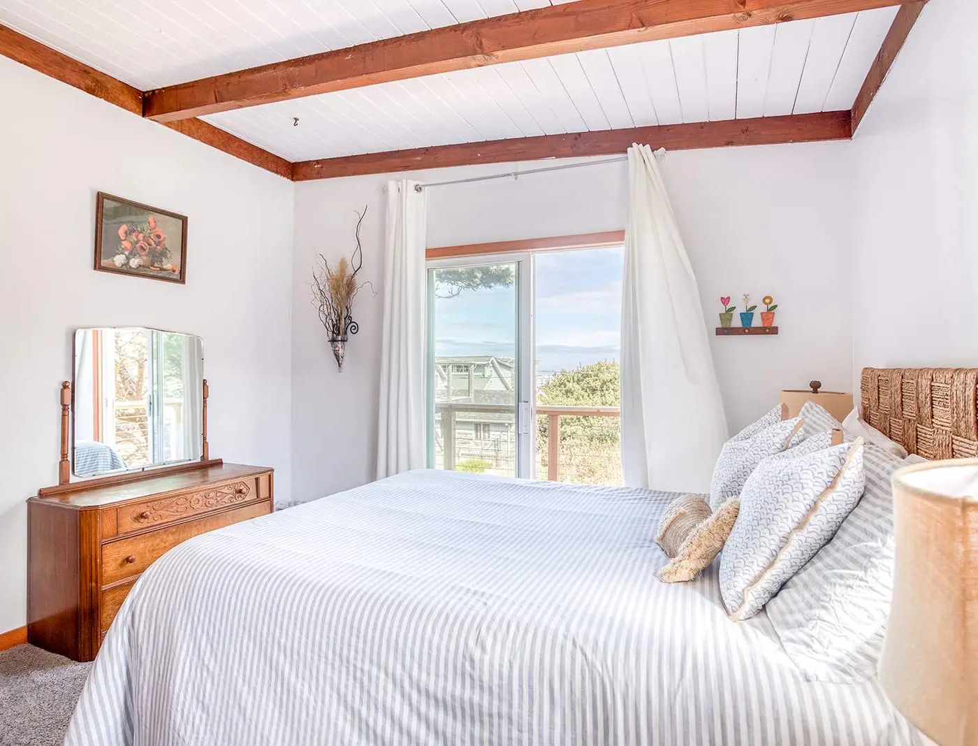 Oceanfront cottage with hot tub beach access fireplace and WiFi Dog friendly