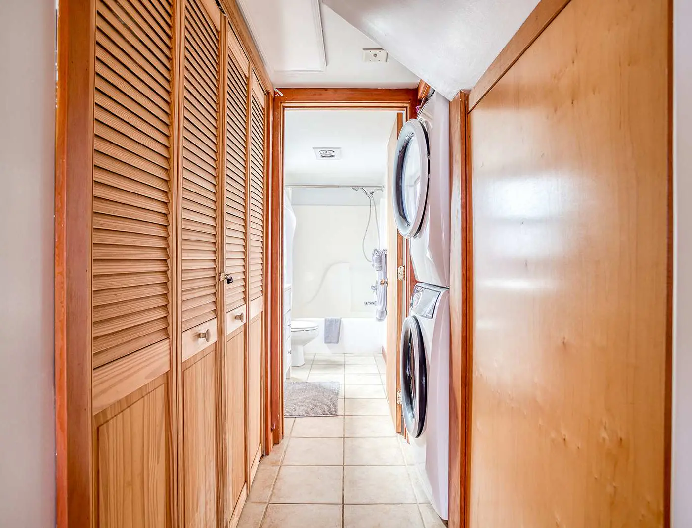 Oceanfront cottage with hot tub beach access fireplace and WiFi Dog friendly