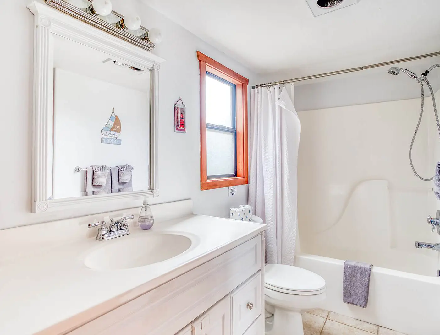 Oceanfront cottage with hot tub beach access fireplace and WiFi Dog friendly