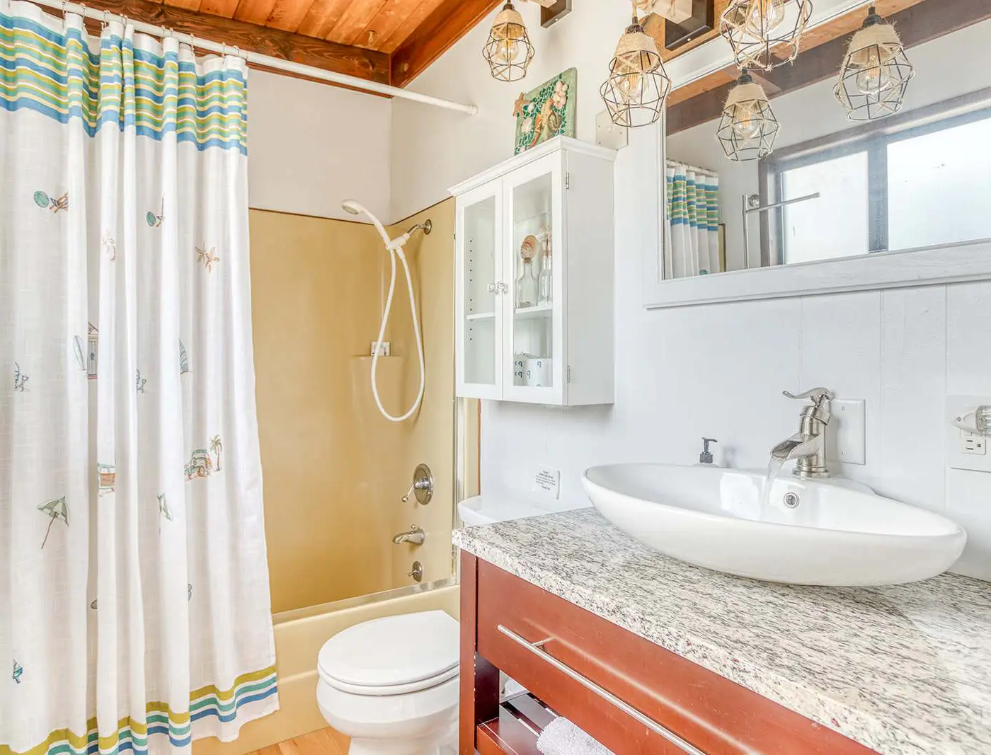 Oceanfront cottage with hot tub beach access fireplace and WiFi Dog friendly