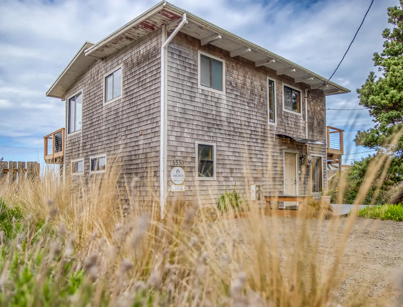 Oceanfront cottage with hot tub beach access fireplace and WiFi Dog friendly