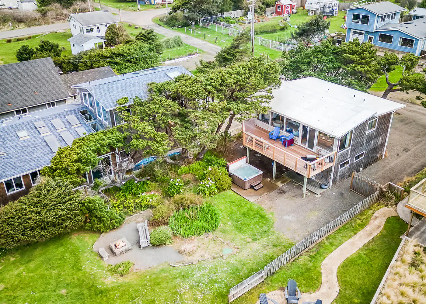 Oceanfront cottage with hot tub beach access fireplace and WiFi Dog friendly
