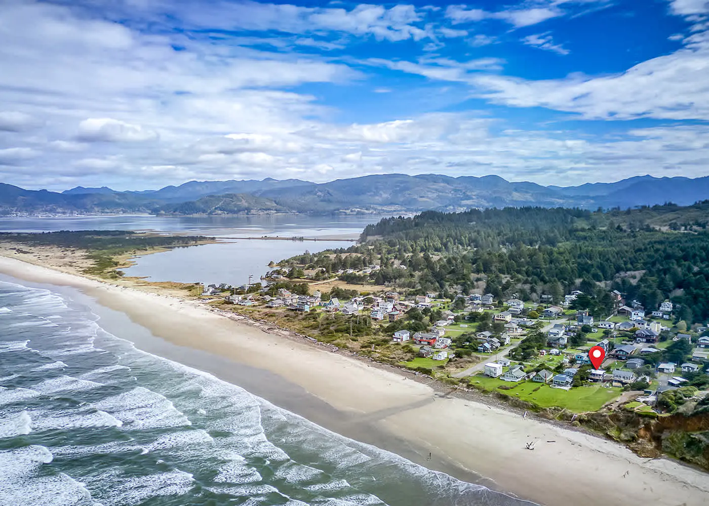 Oceanfront cottage with hot tub beach access fireplace and WiFi Dog friendly