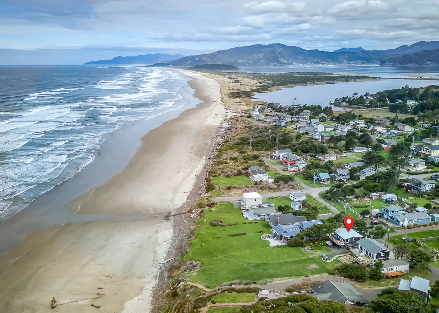 Oceanfront cottage with hot tub beach access fireplace and WiFi Dog friendly