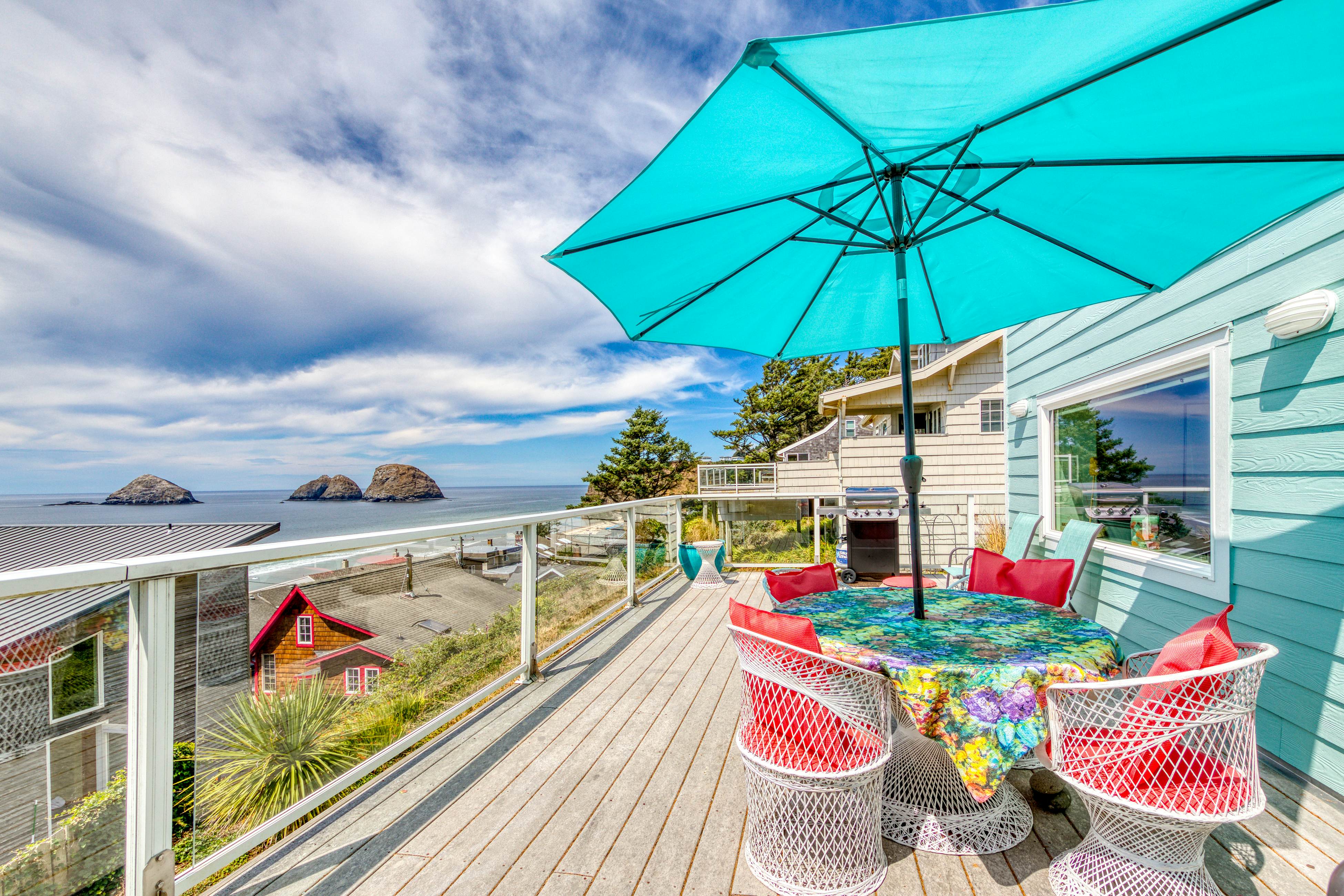 Oceanview Group Getaway in Prime Beachside Location