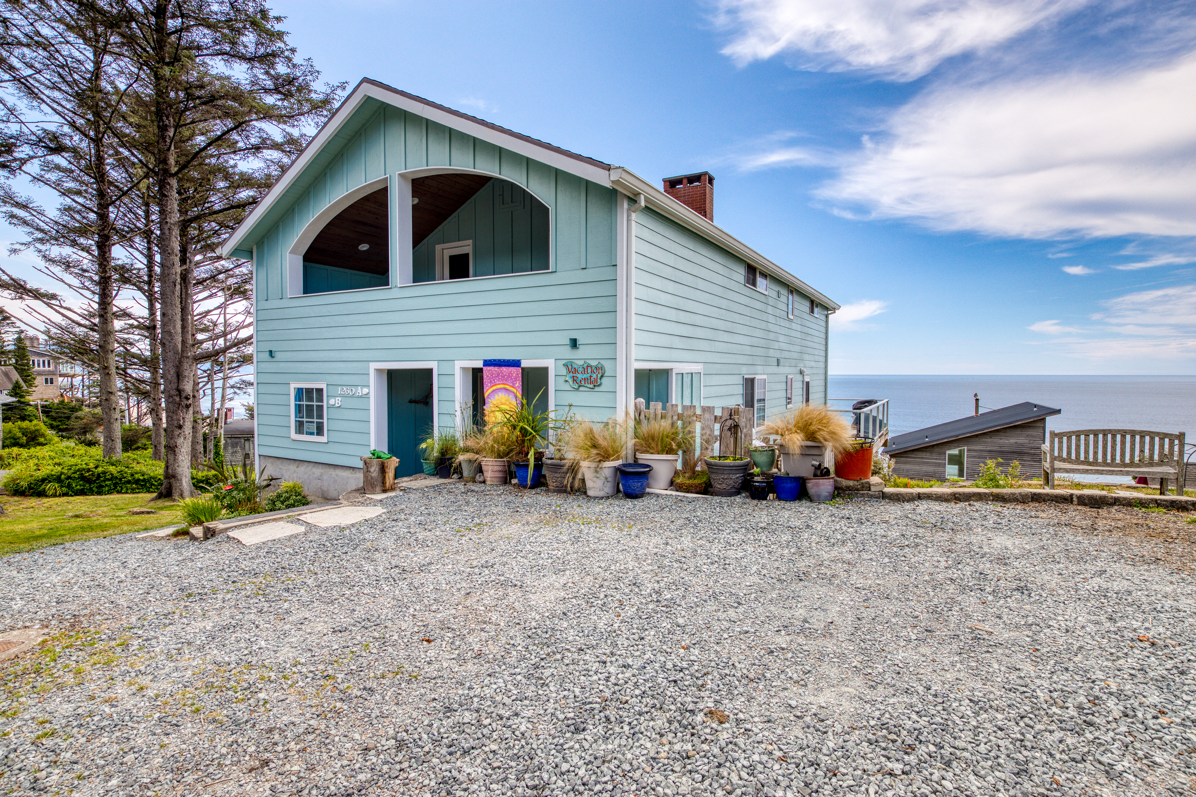 Oceanview Group Getaway in Prime Beachside Location