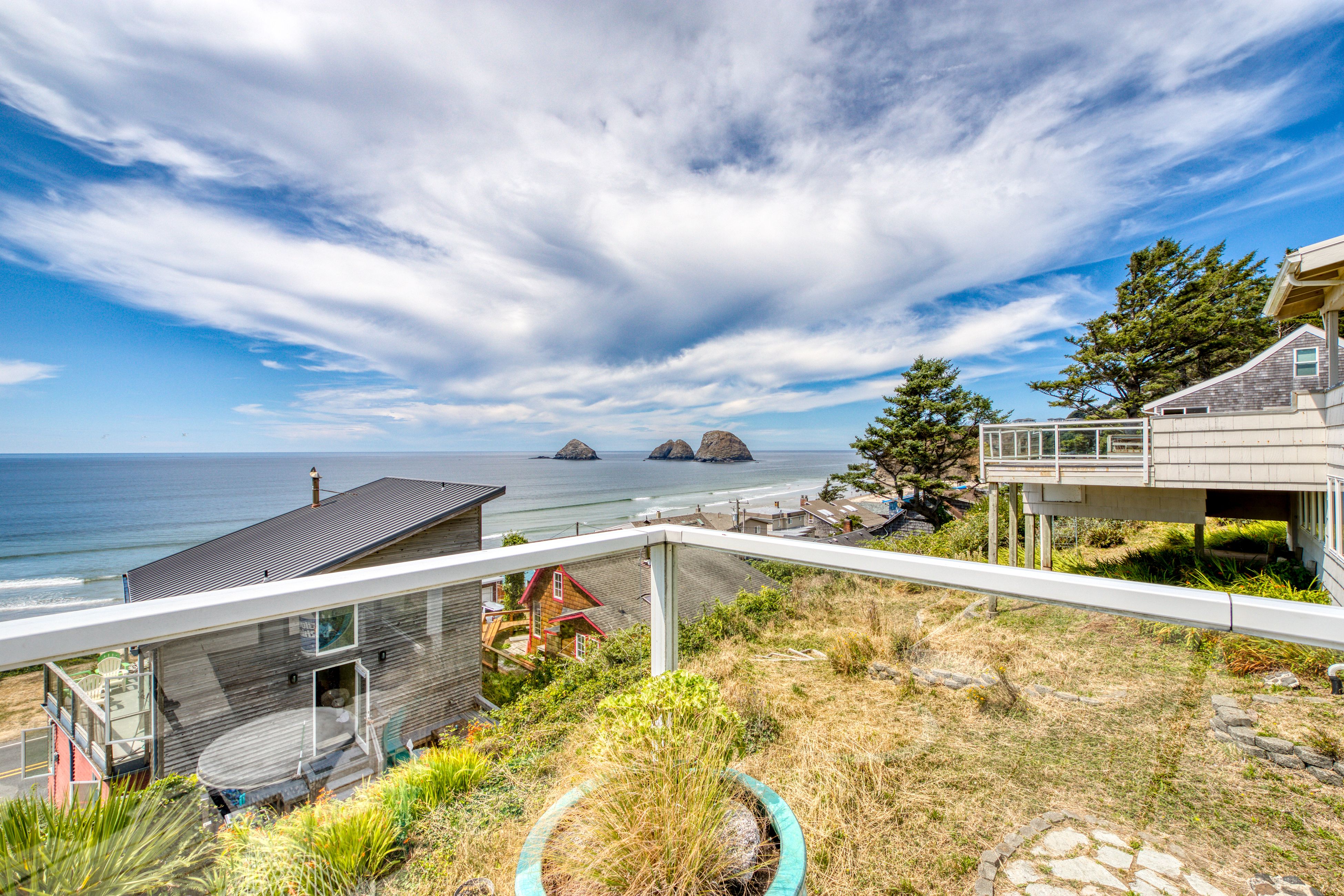 Oceanview Group Getaway in Prime Beachside Location