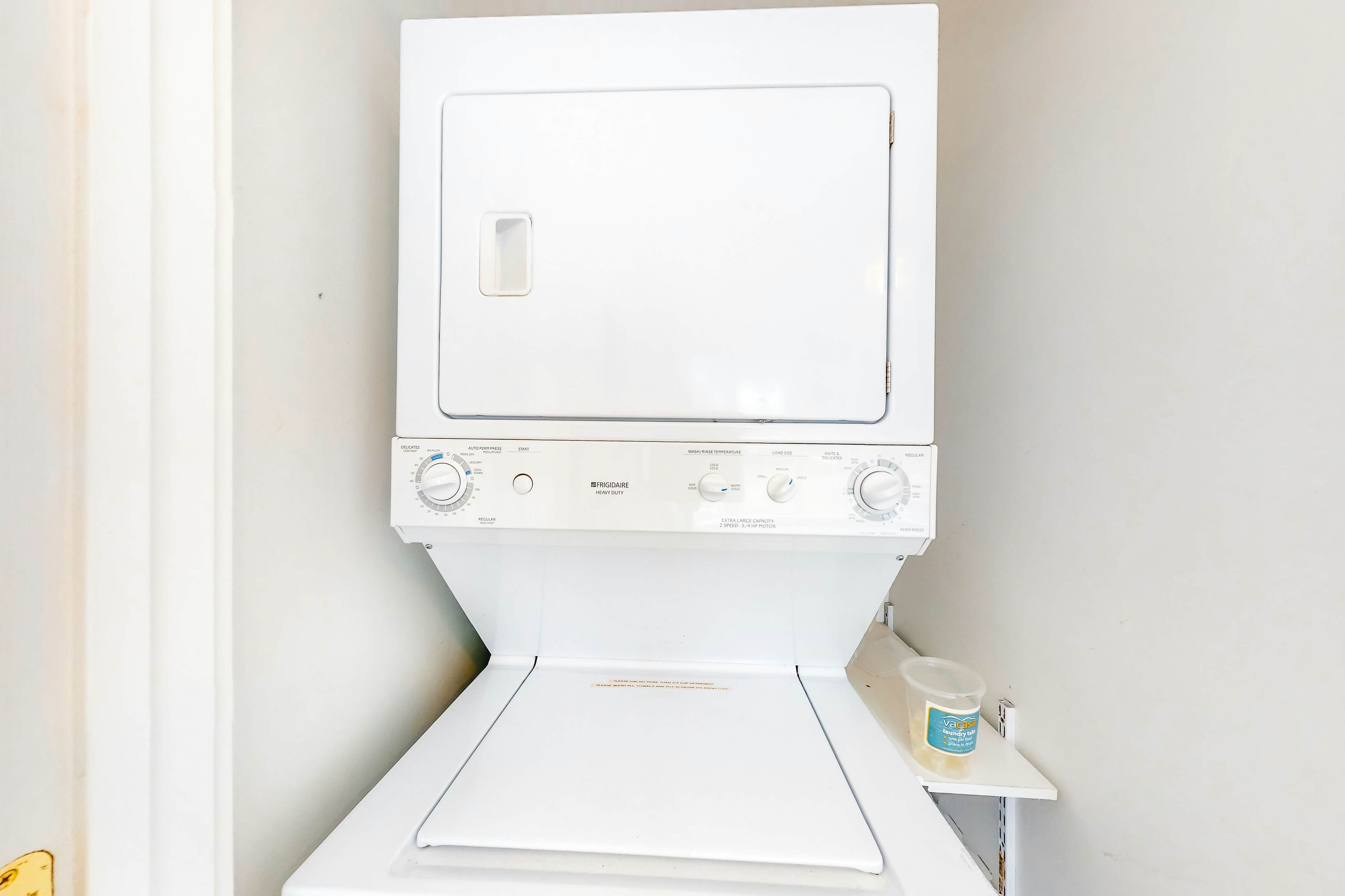 Huge dog-friendly castle with ocean-view decks 5 minutes to the beach