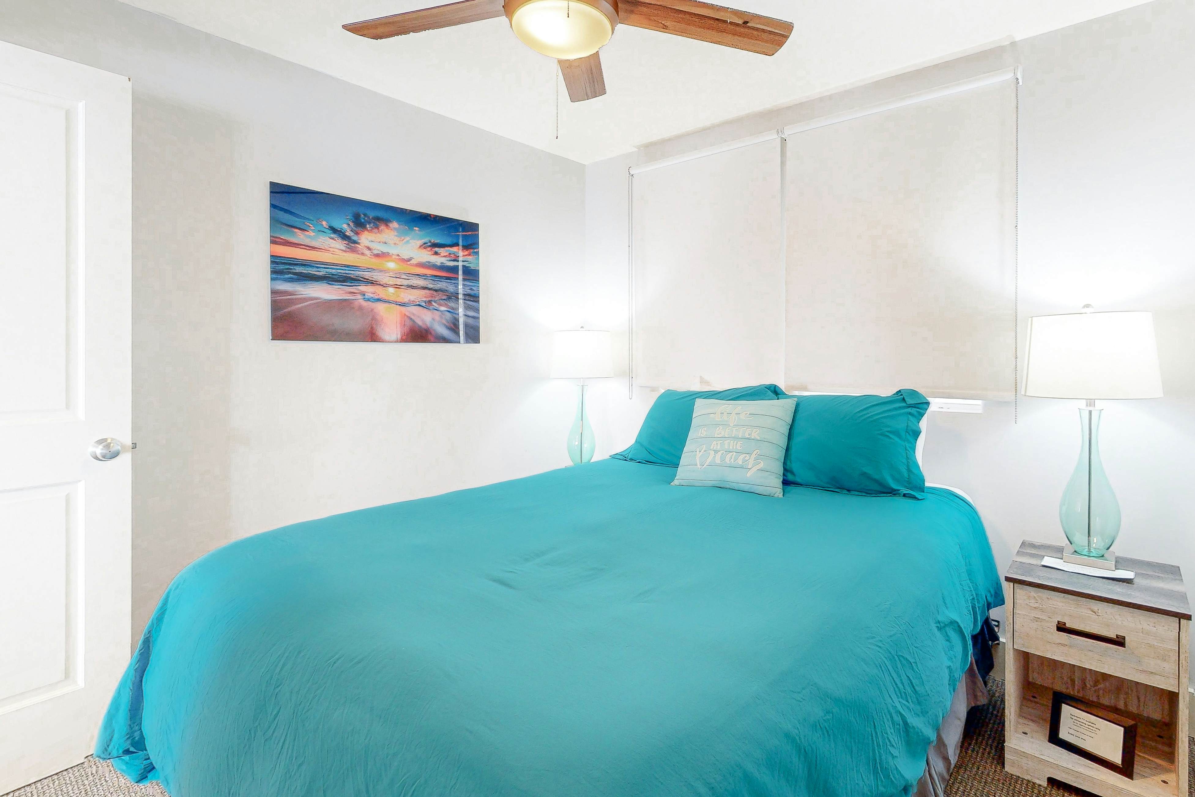 Huge dog-friendly castle with ocean-view decks 5 minutes to the beach