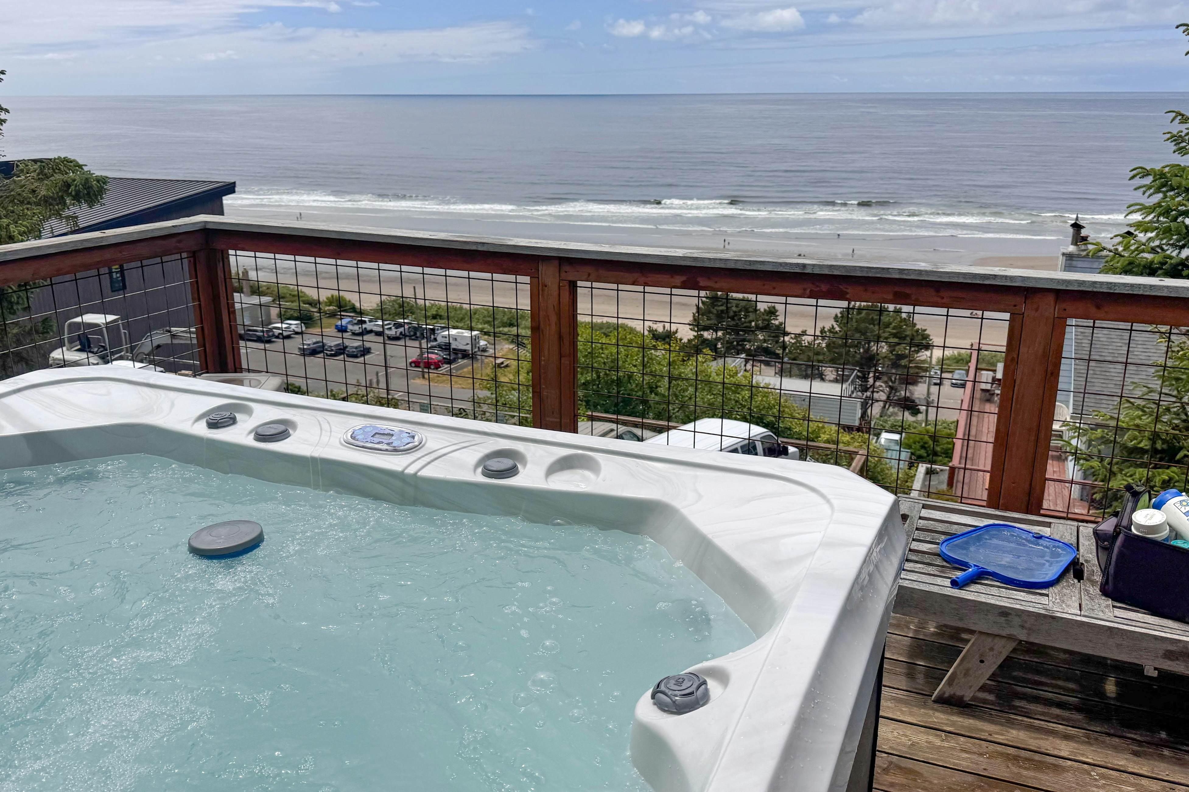 Huge dog-friendly castle with ocean-view decks 5 minutes to the beach