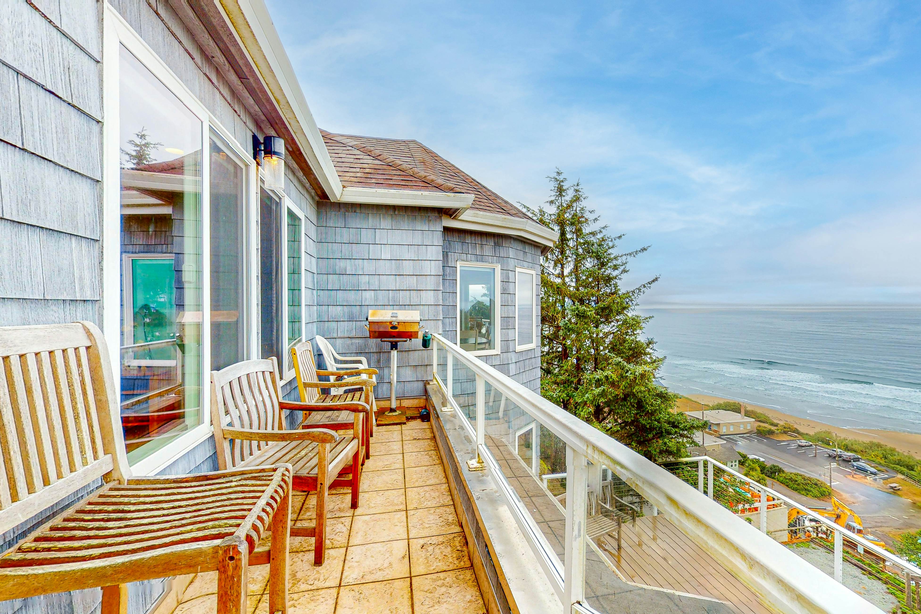 Beautiful & dog-friendly ocean views with a private patio