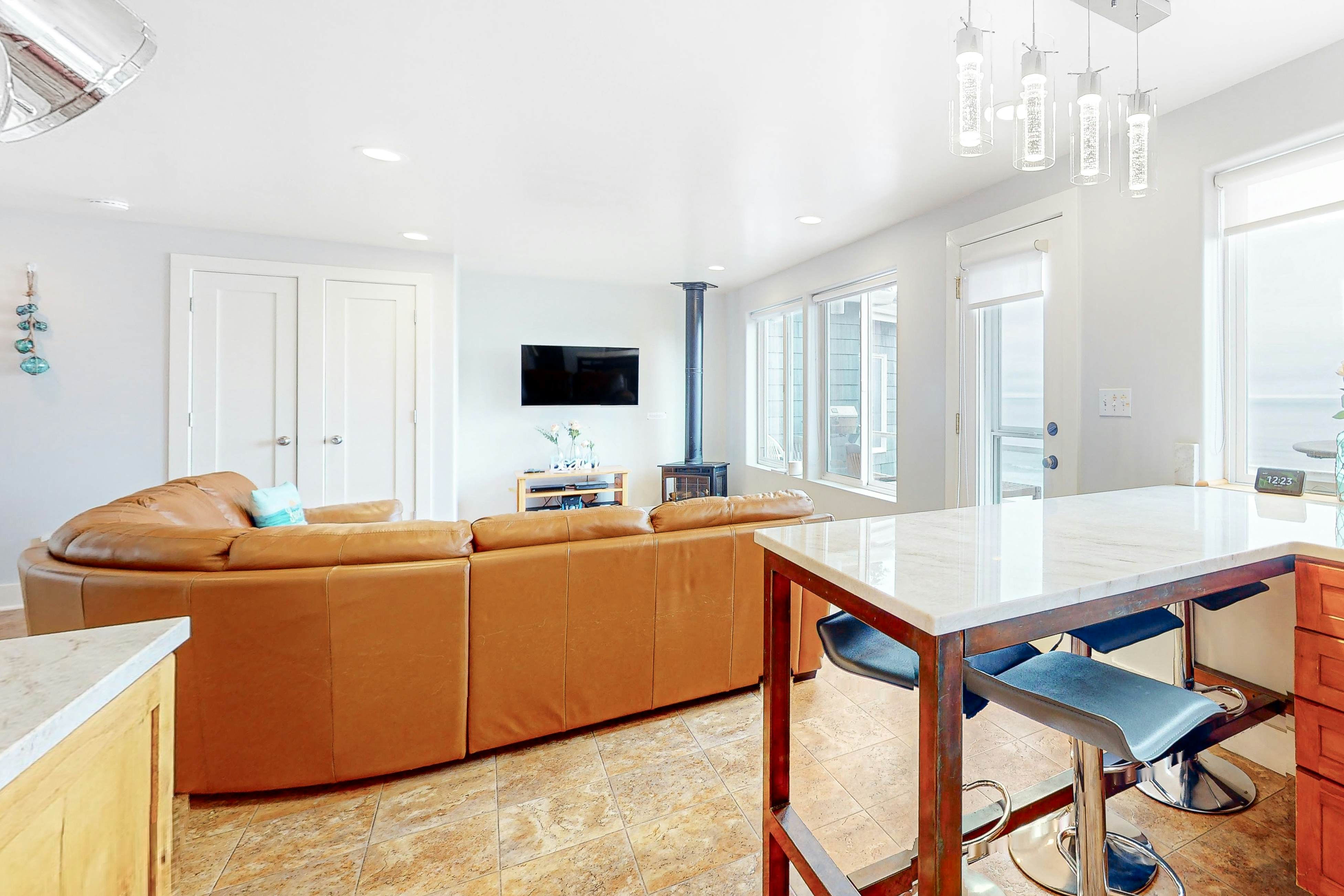 Beautiful & dog-friendly ocean views with a private patio