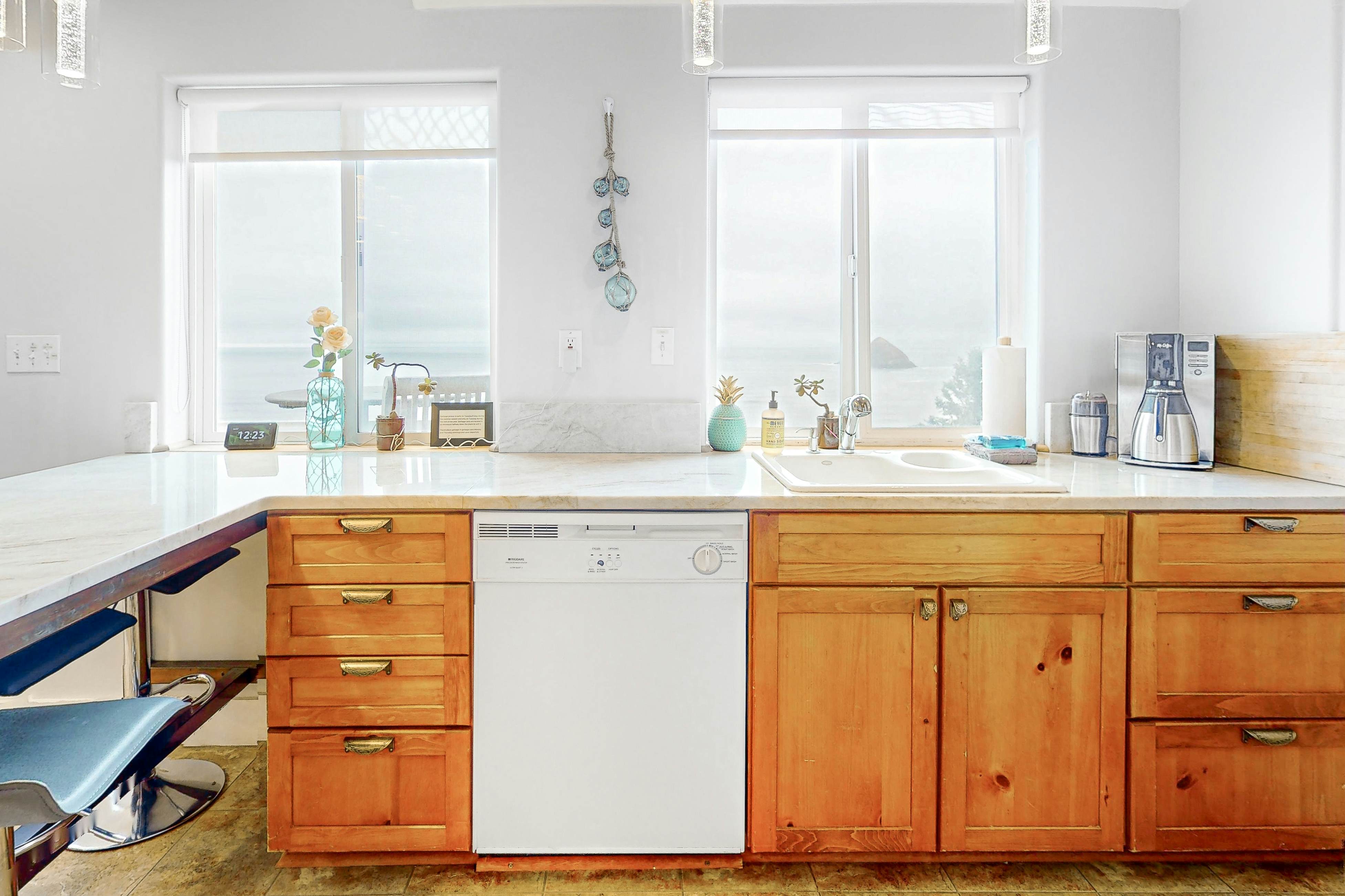 Beautiful & dog-friendly ocean views with a private patio