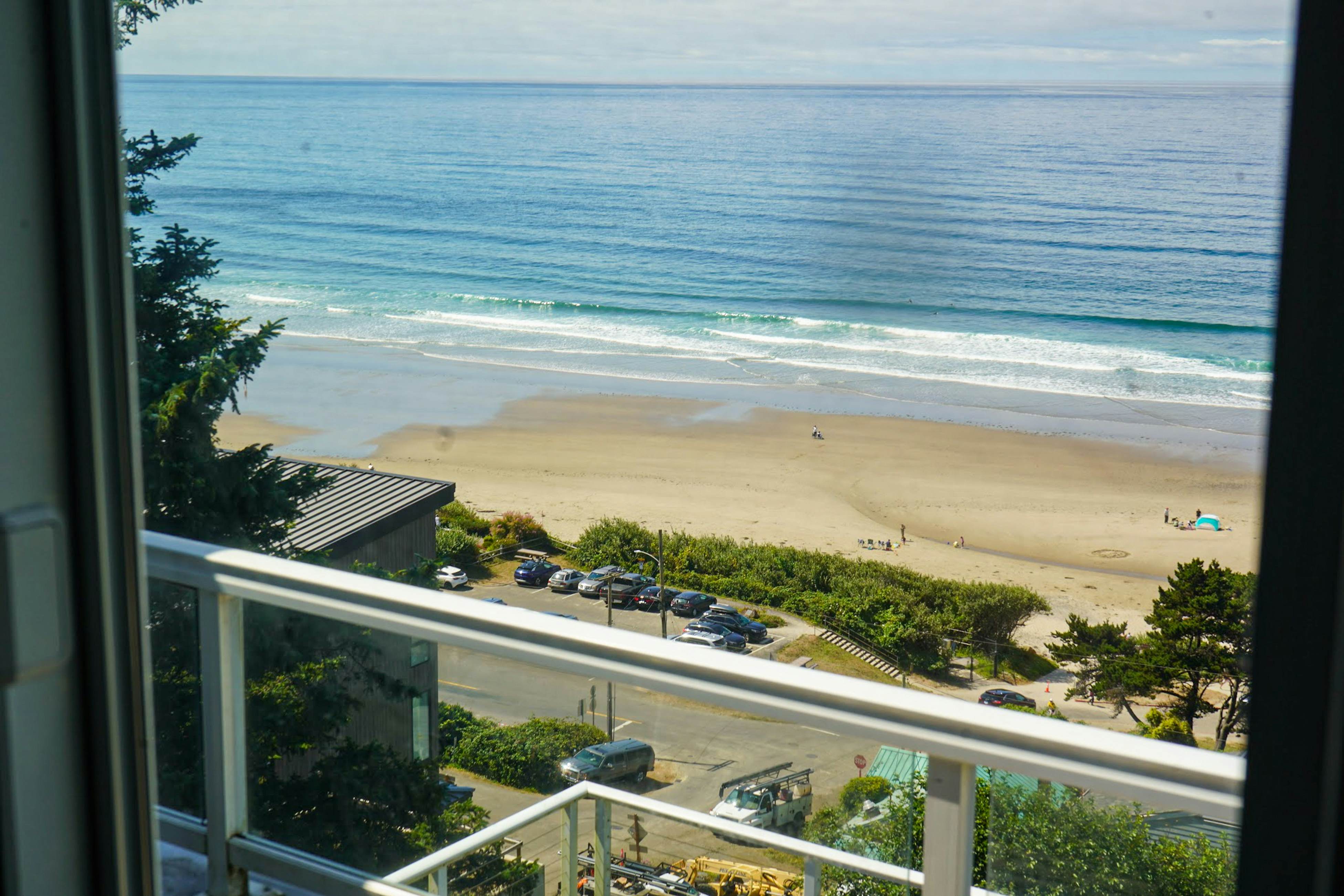 Beautiful & dog-friendly ocean views with a private patio