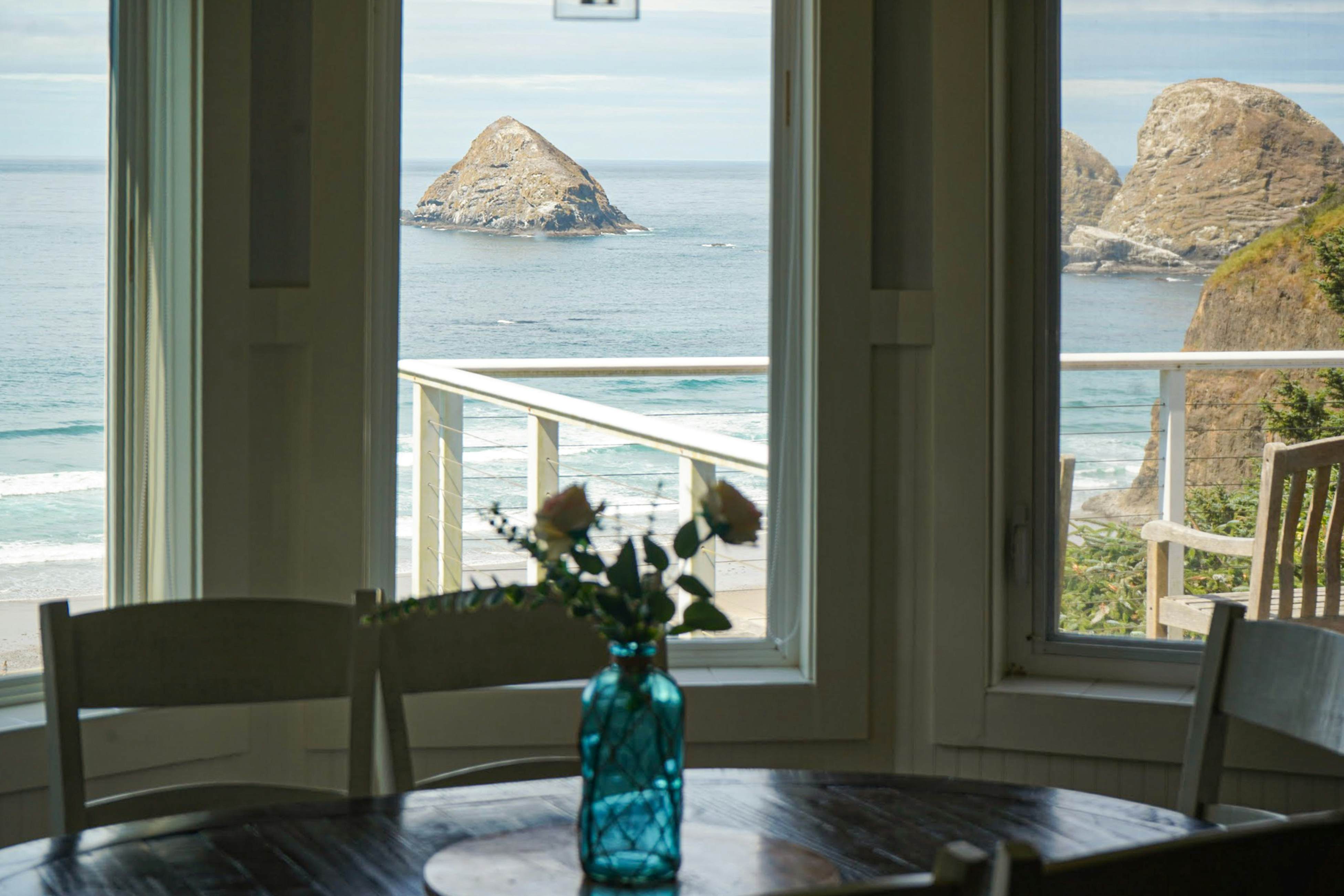 Beautiful & dog-friendly ocean views with a private patio