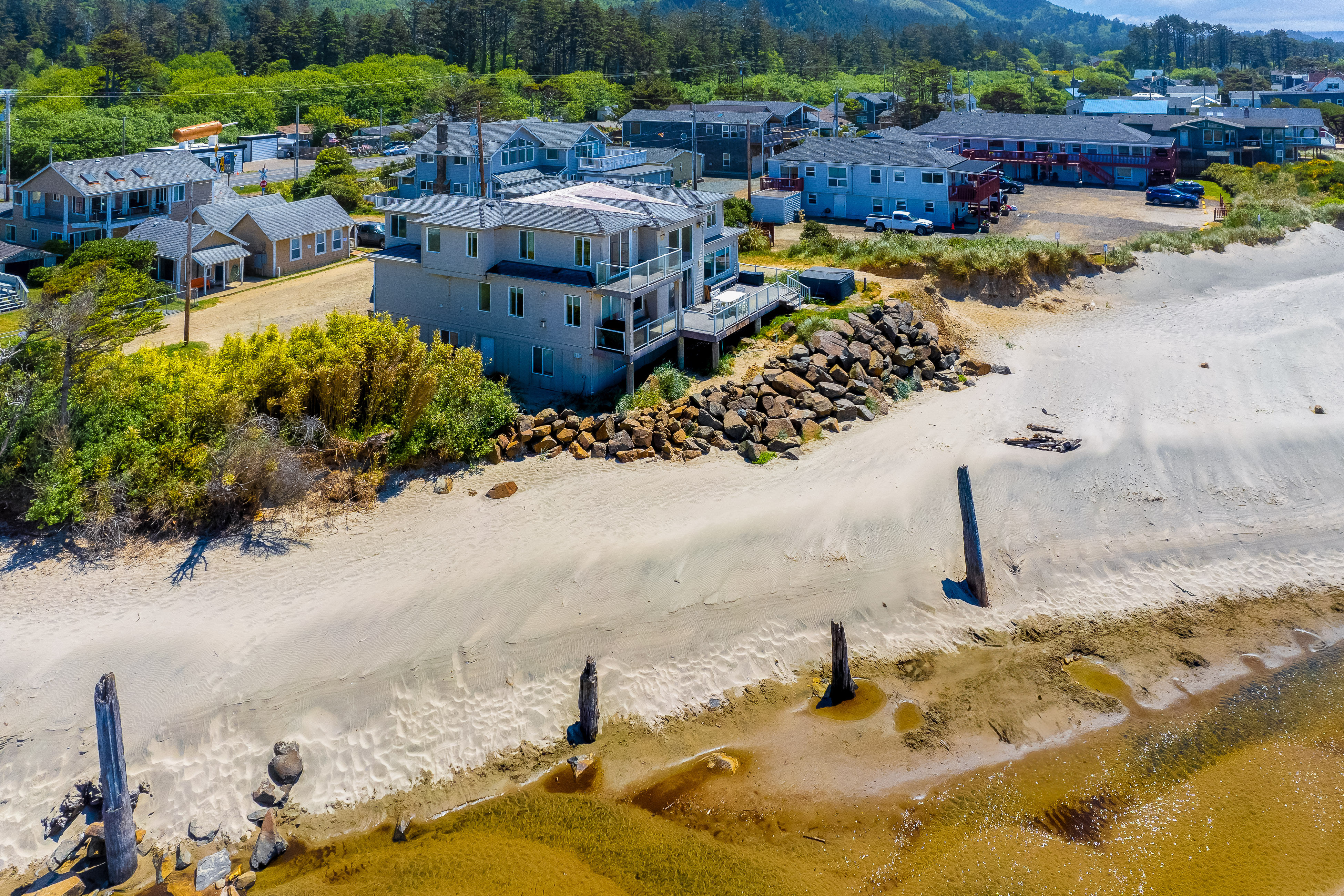 Oceanfront Home with Private Hot Tub and Amazing Beach Views Dogs Welcome