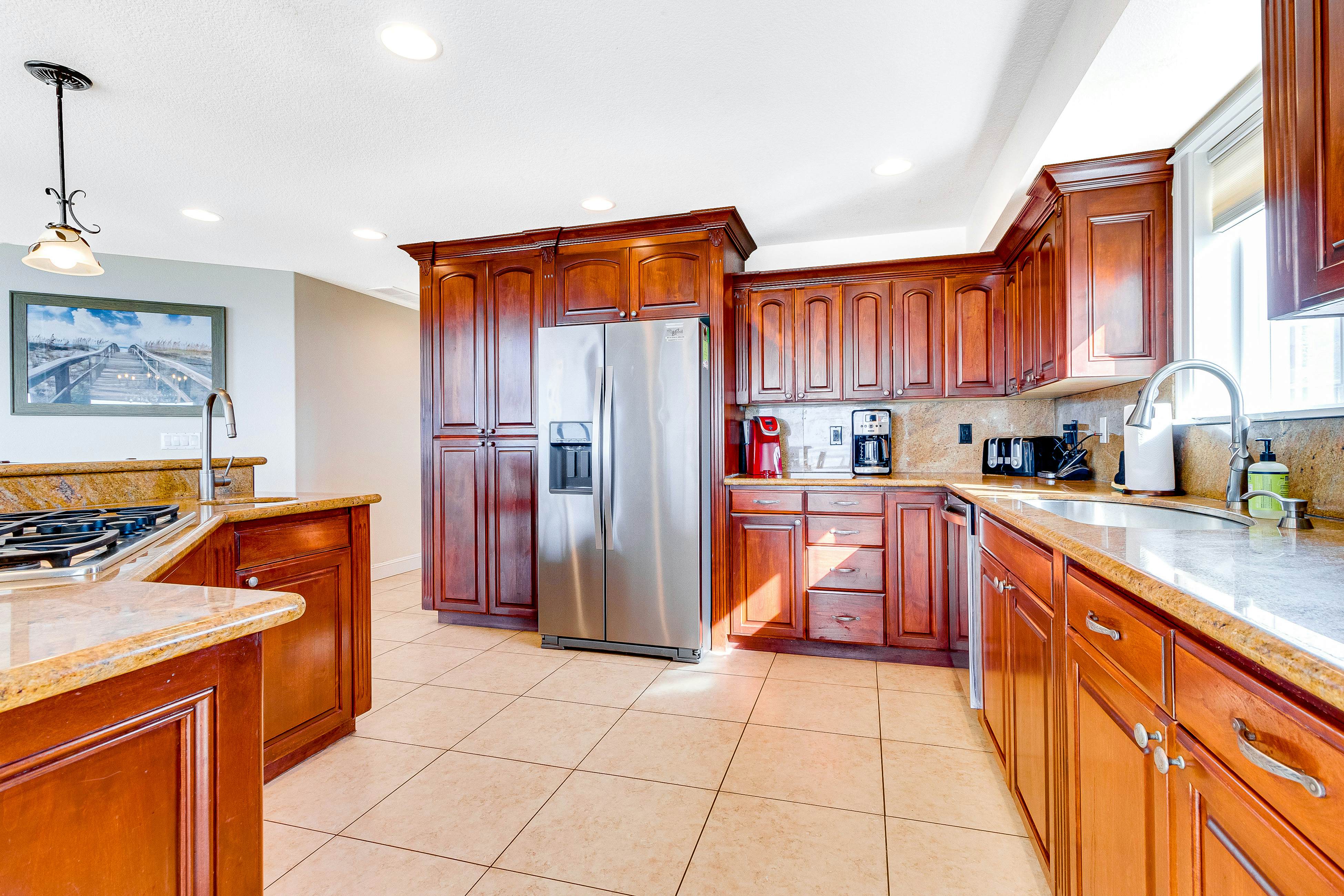 Dog-Friendly Home with Private Hot Tub and Ocean Views in Amazing Location