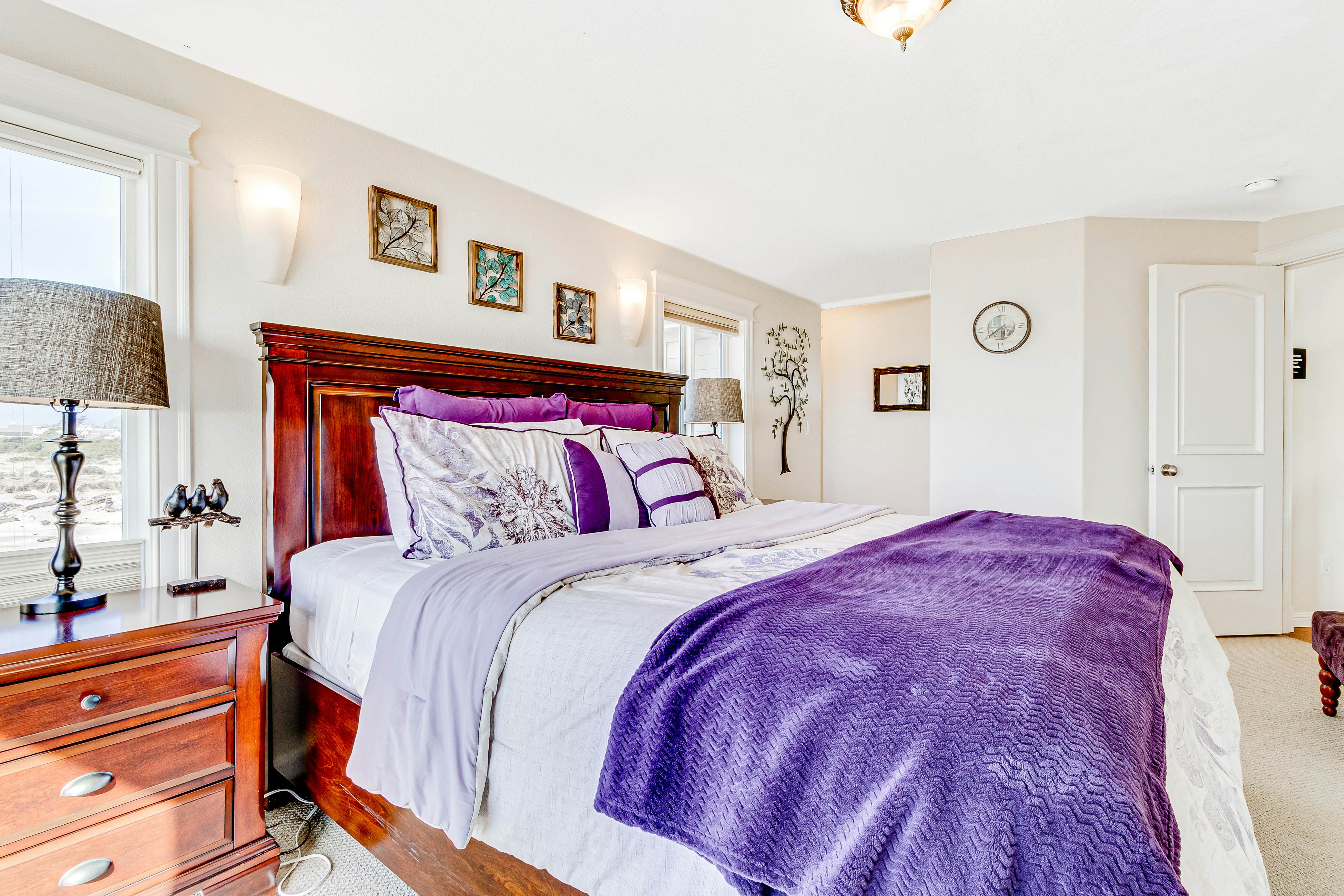 Dog-Friendly Home with Private Hot Tub and Ocean Views in Amazing Location