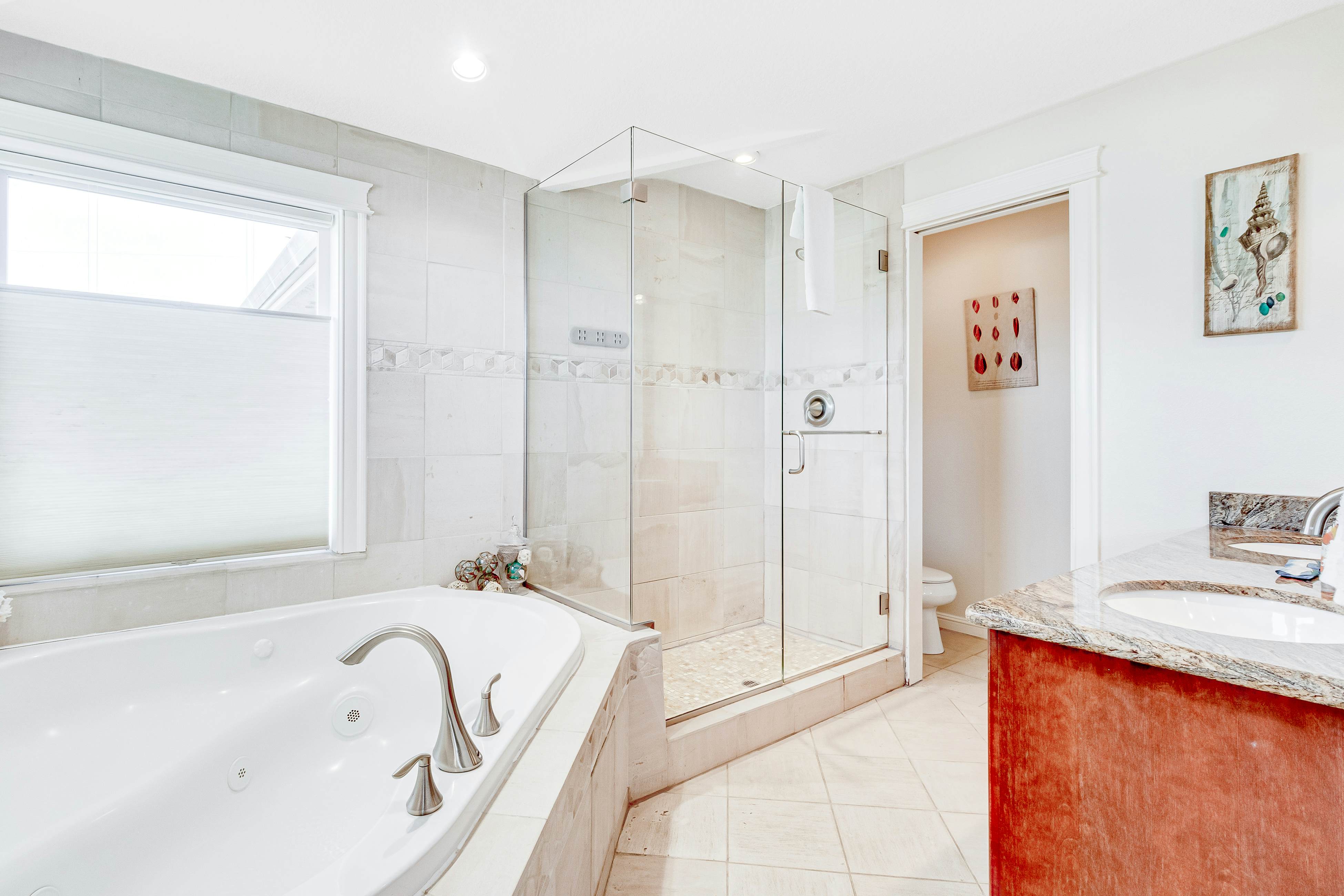 Dog-Friendly Home with Private Hot Tub and Ocean Views in Amazing Location