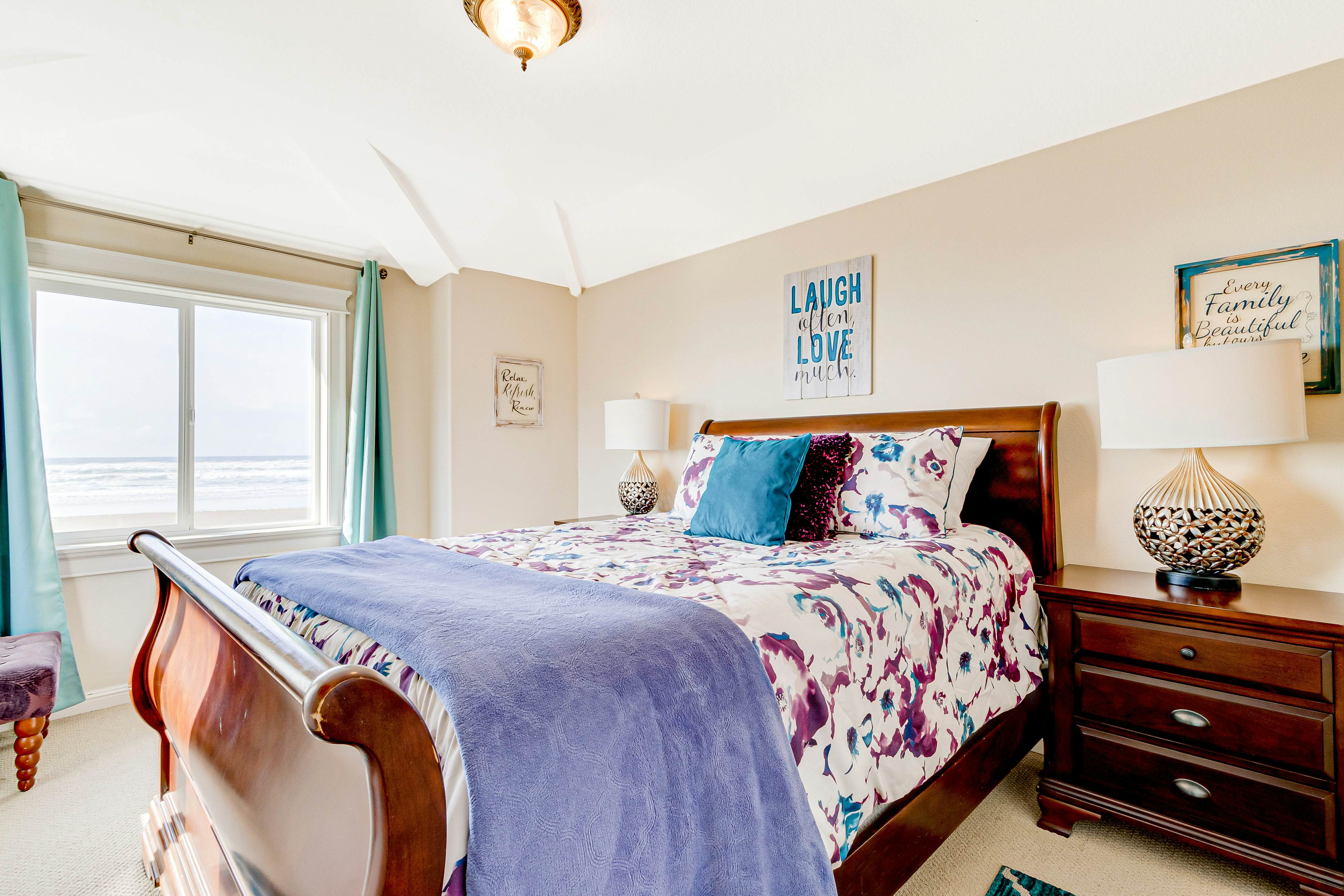 Dog-Friendly Home with Private Hot Tub and Ocean Views in Amazing Location